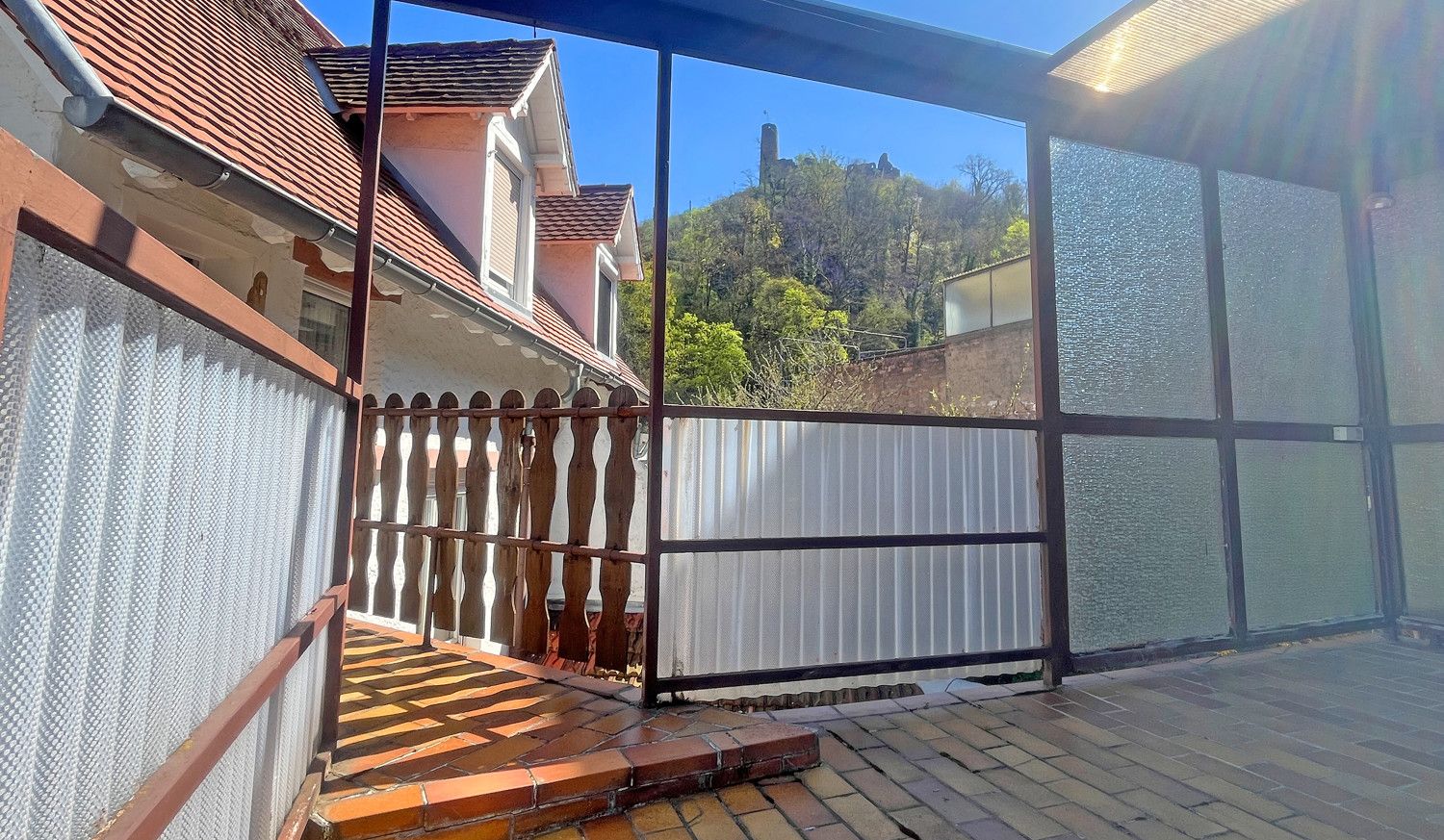 Terrasse mit Burgblick