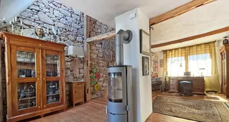 von_poll_real_estate_property_25239607_image_0