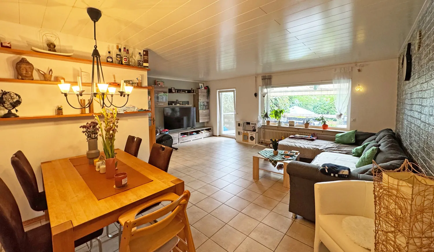 Wohn- und Essbereich EG