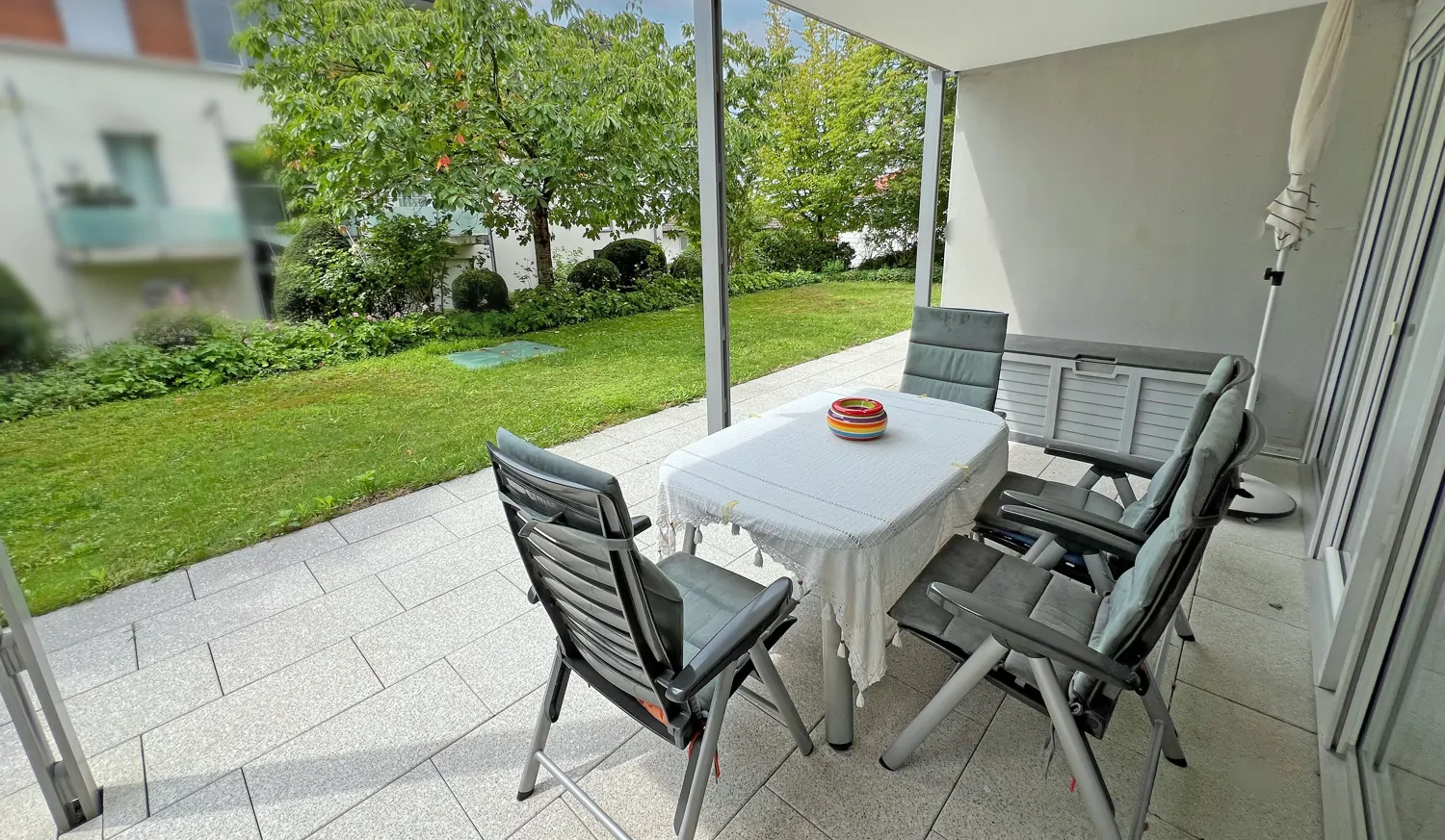 Terrasse mit Zugang zum Garten