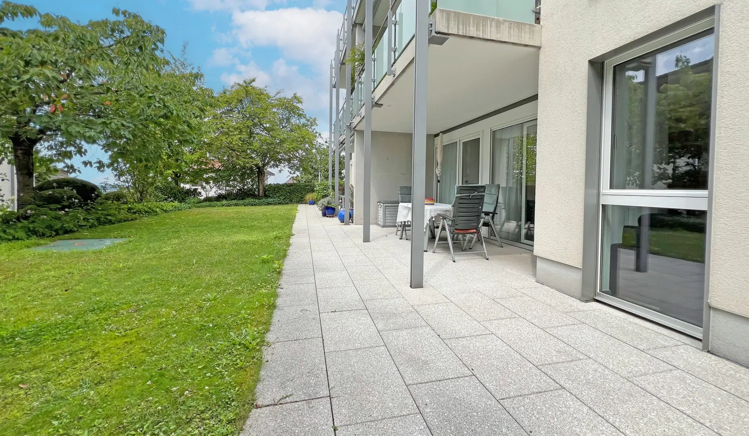 Terrasse mit Zugang zum Garten