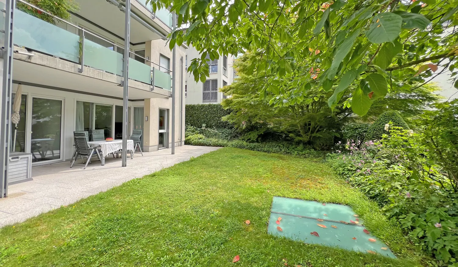 Terrasse mit Zugang zum Garten