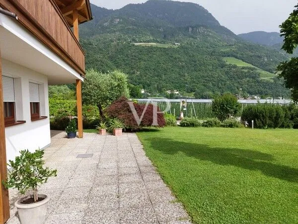 Exklusive Villa mit großem Privatgarten in Meran