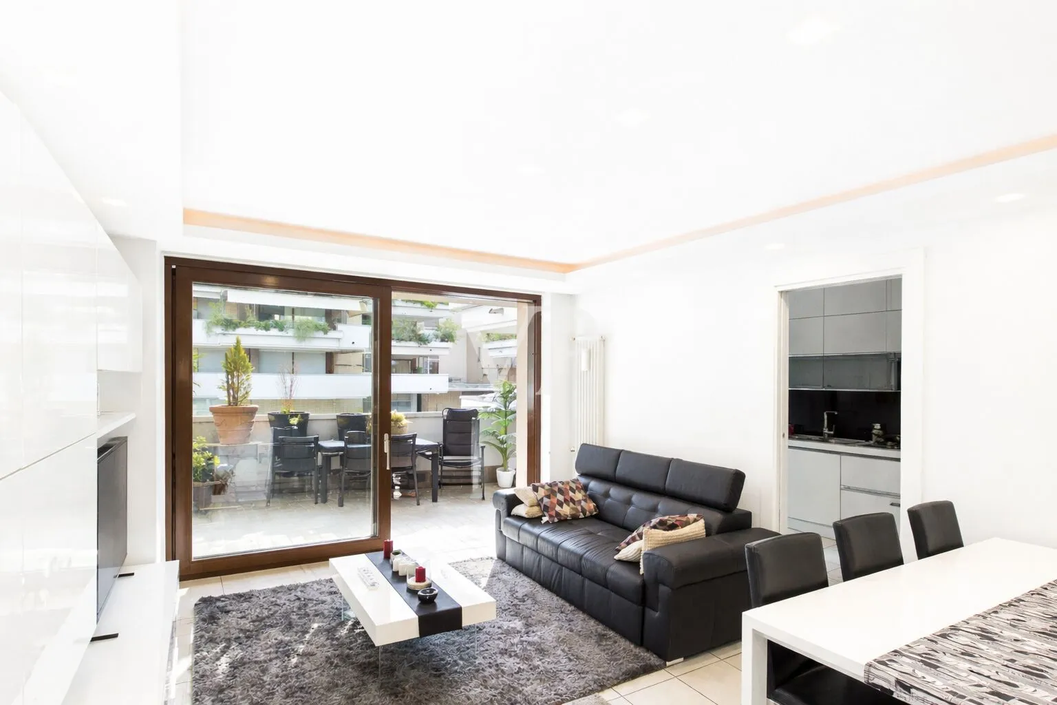 Laives, via Max Valier in Garden Village: ampio trilocale con terrazza