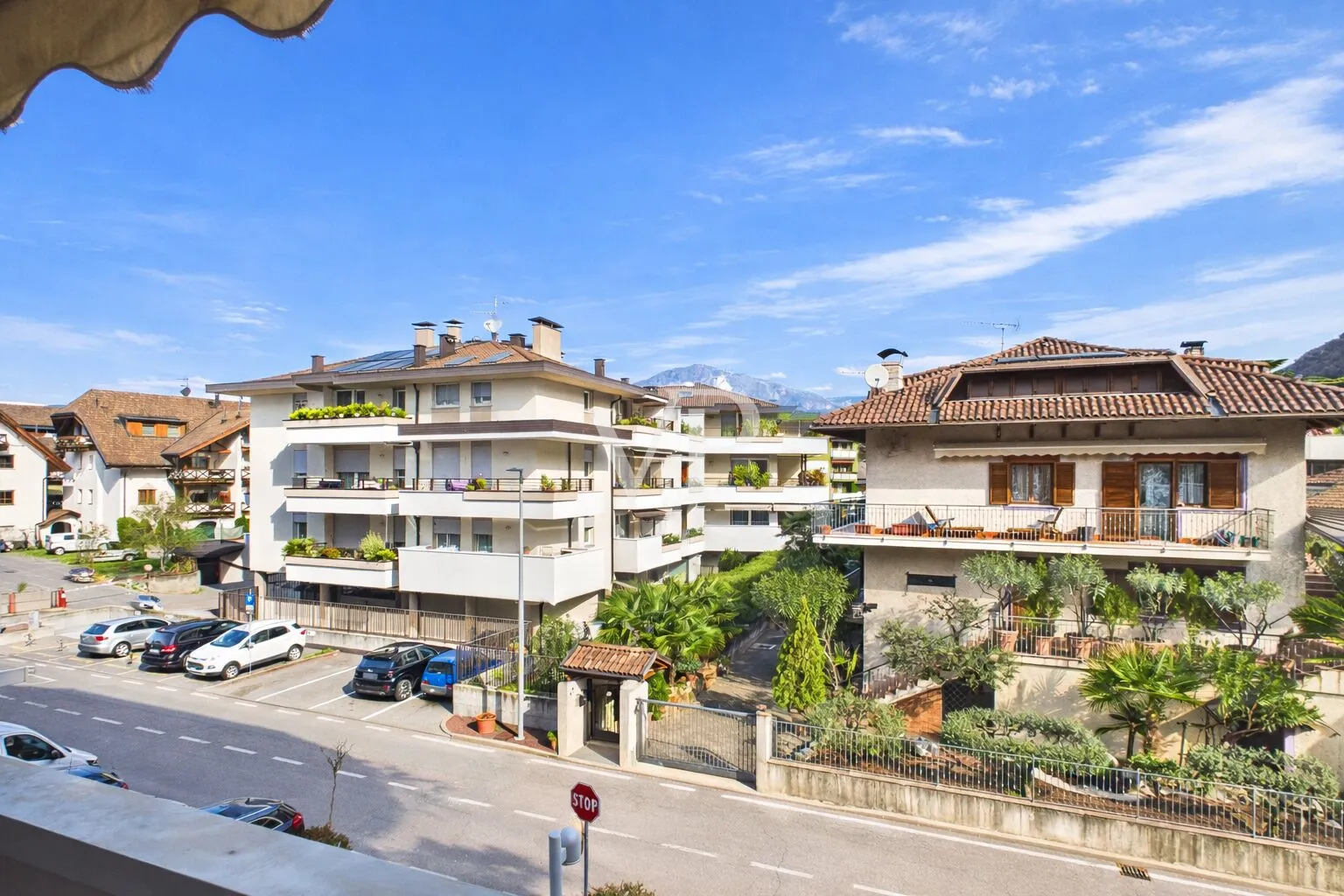 Laives, via Max Valier in Garden Village: ampio trilocale con terrazza
