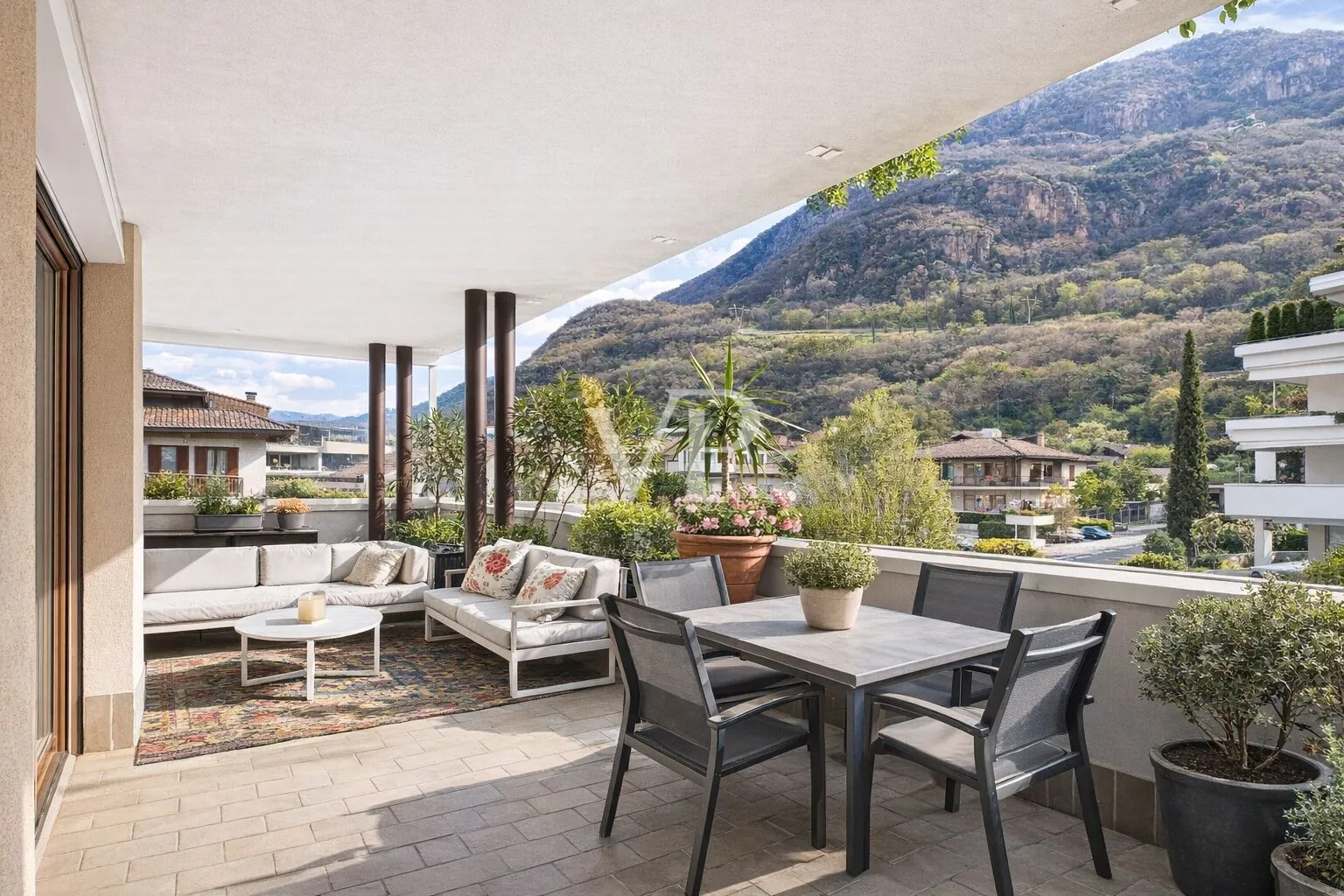 Laives, via Max Valier in Garden Village: ampio trilocale con terrazza