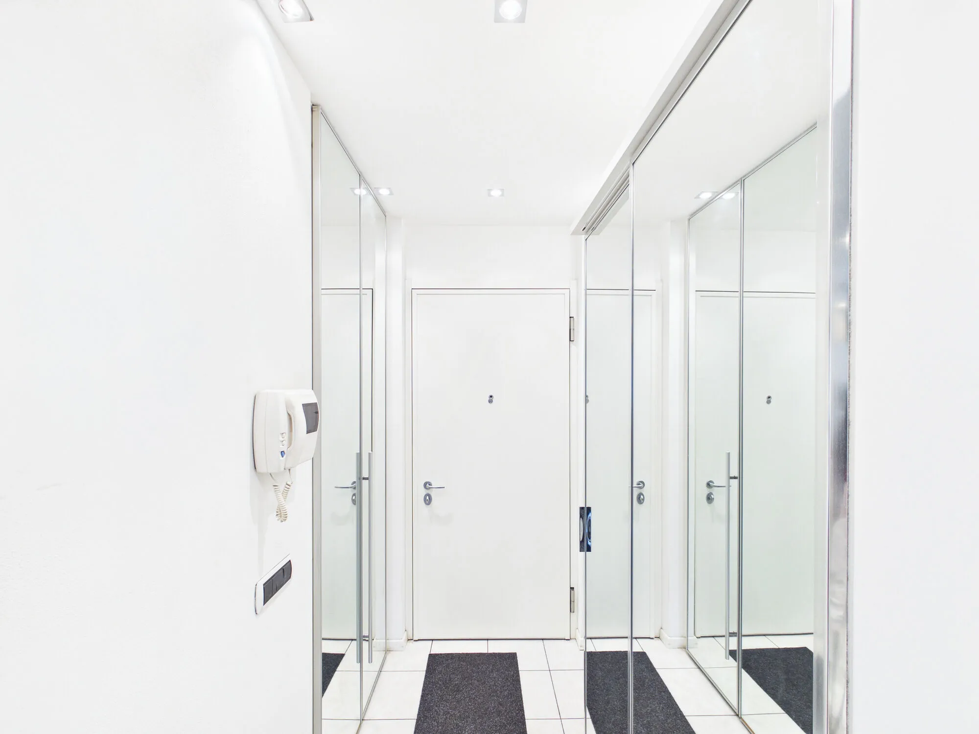Laives, via Max Valier in Garden Village: ampio trilocale con terrazza