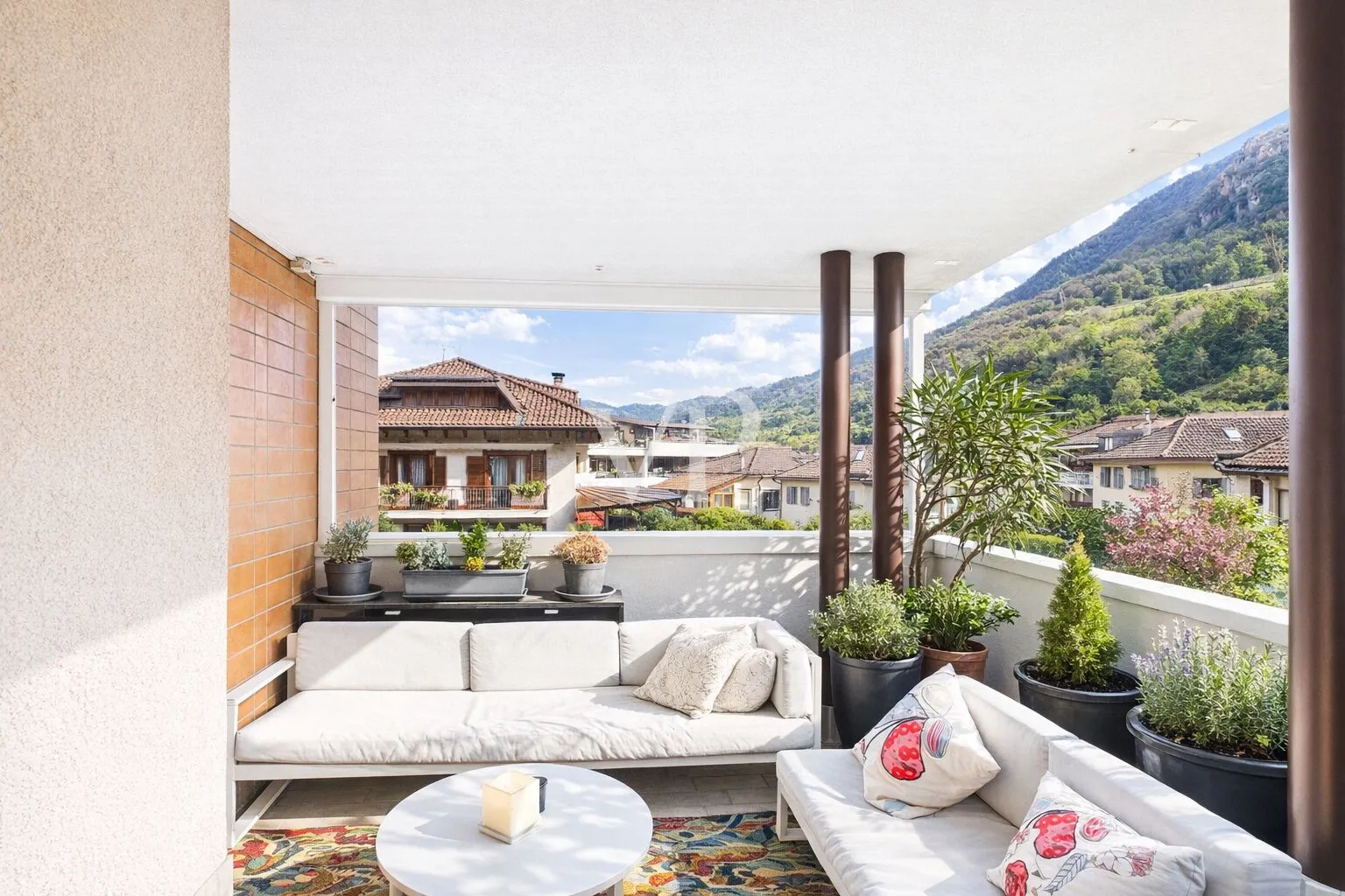 Laives, via Max Valier in Garden Village: ampio trilocale con terrazza