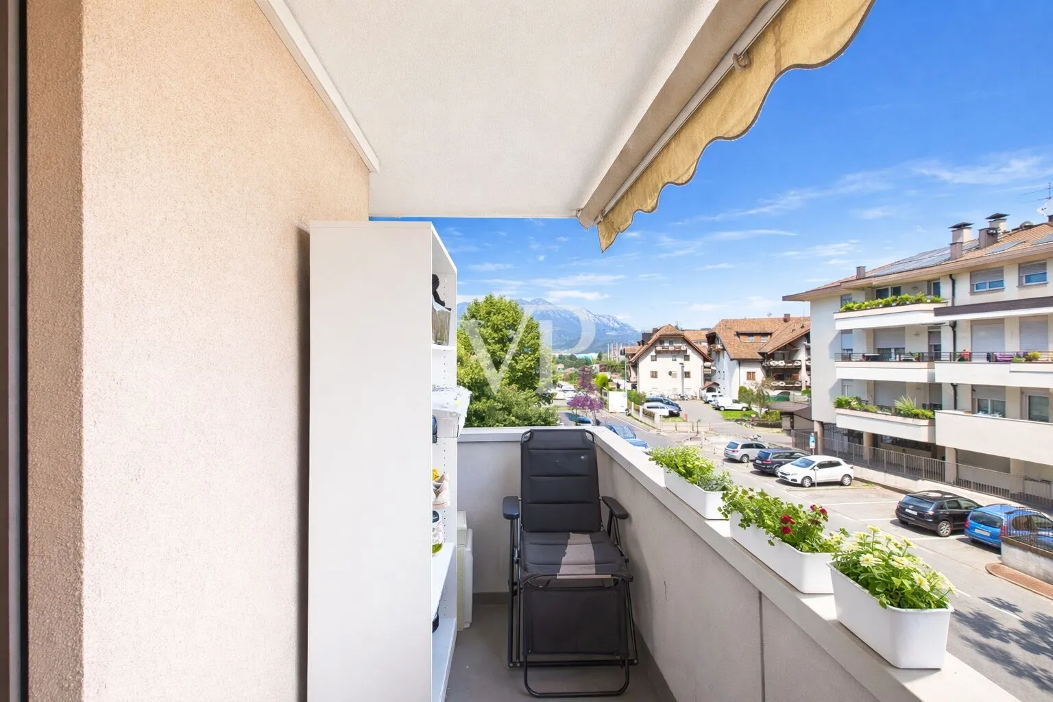 Laives, via Max Valier in Garden Village: ampio trilocale con terrazza
