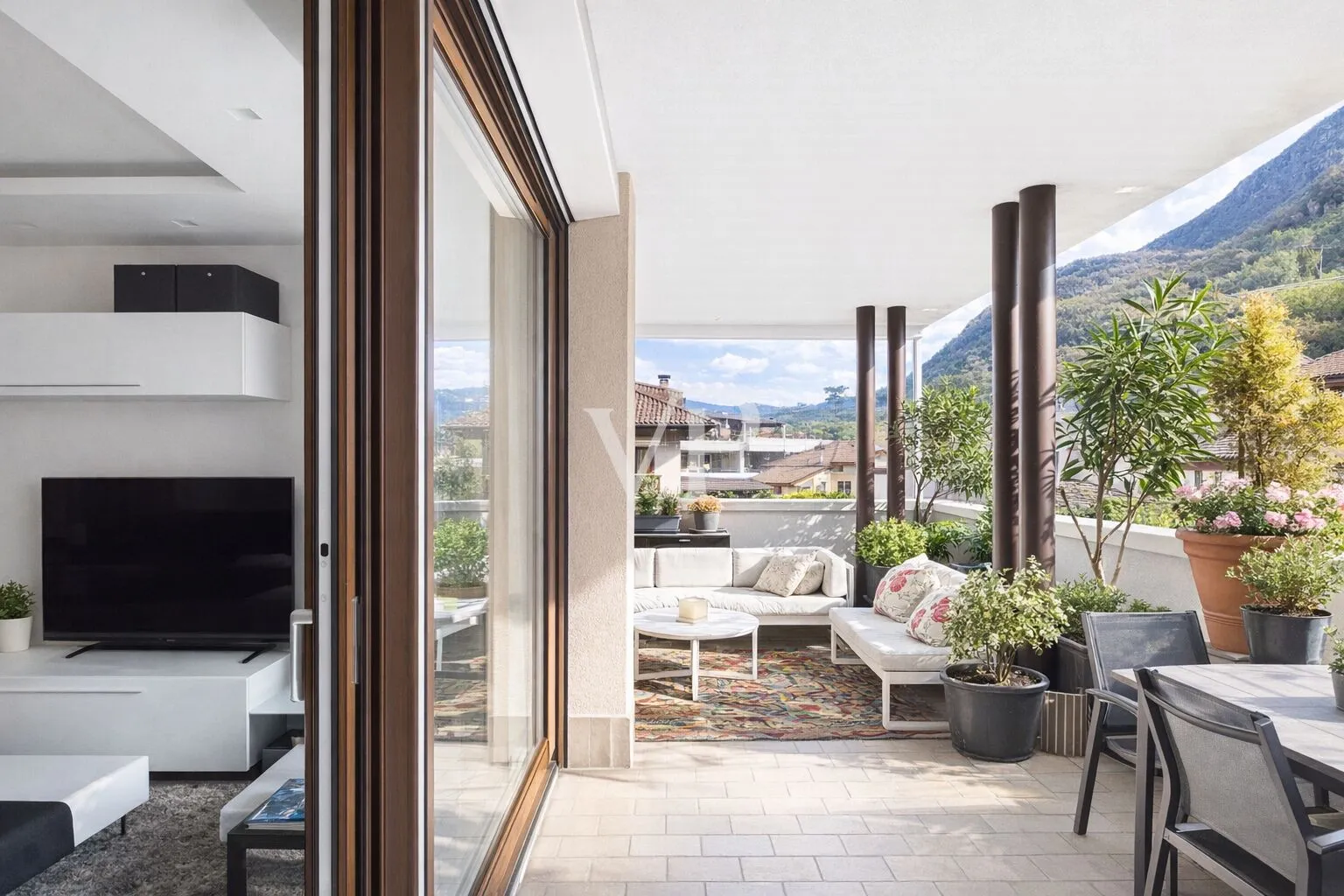 Laives, via Max Valier in Garden Village: ampio trilocale con terrazza