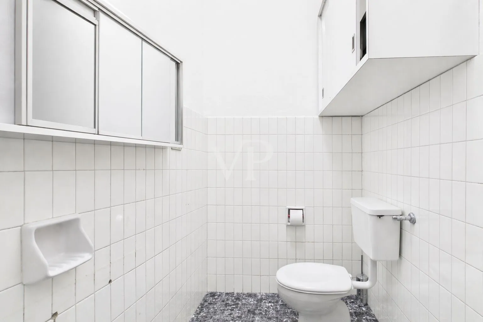 Elégant et spacieux appartement de trois pièces avec terrasse