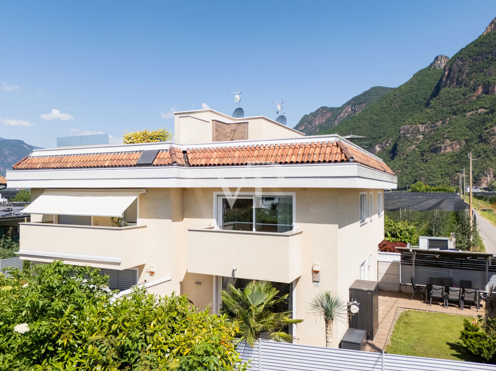 Modern oasis of peace: Elegant terraced villa in a prime location in Gries-Moritzing