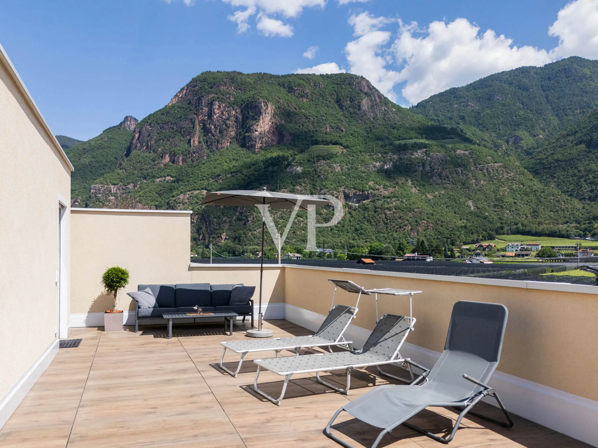 Modern oasis of peace: Elegant terraced villa in a prime location in Gries-Moritzing