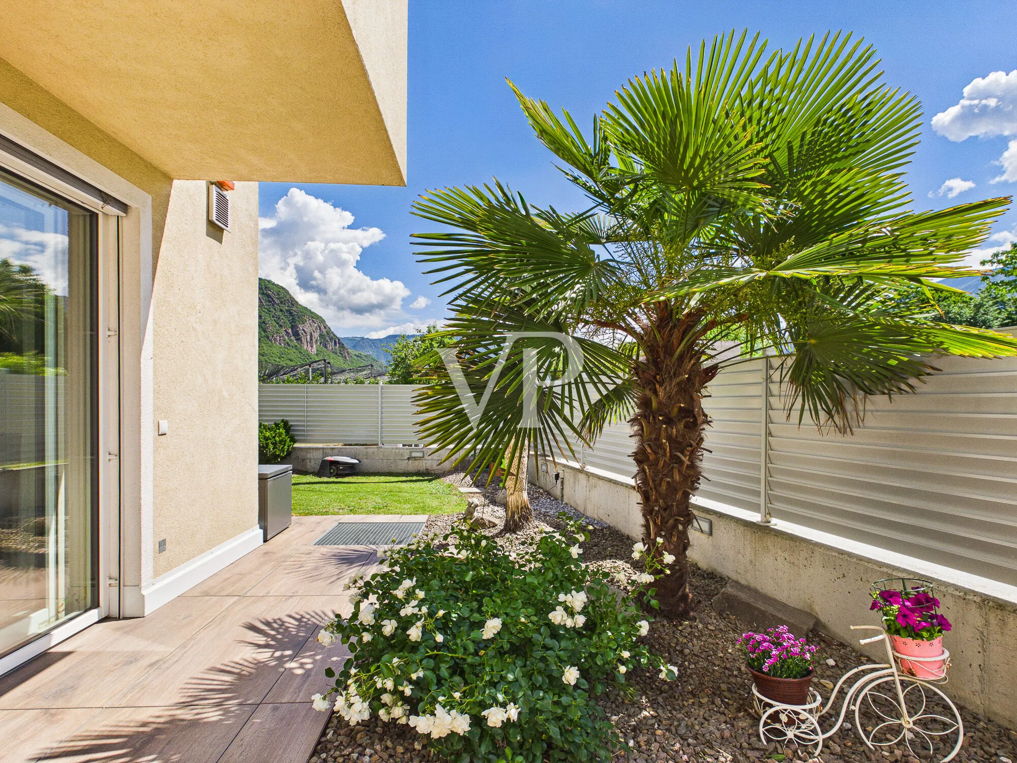 Modern oasis of peace: Elegant terraced villa in a prime location in Gries-Moritzing