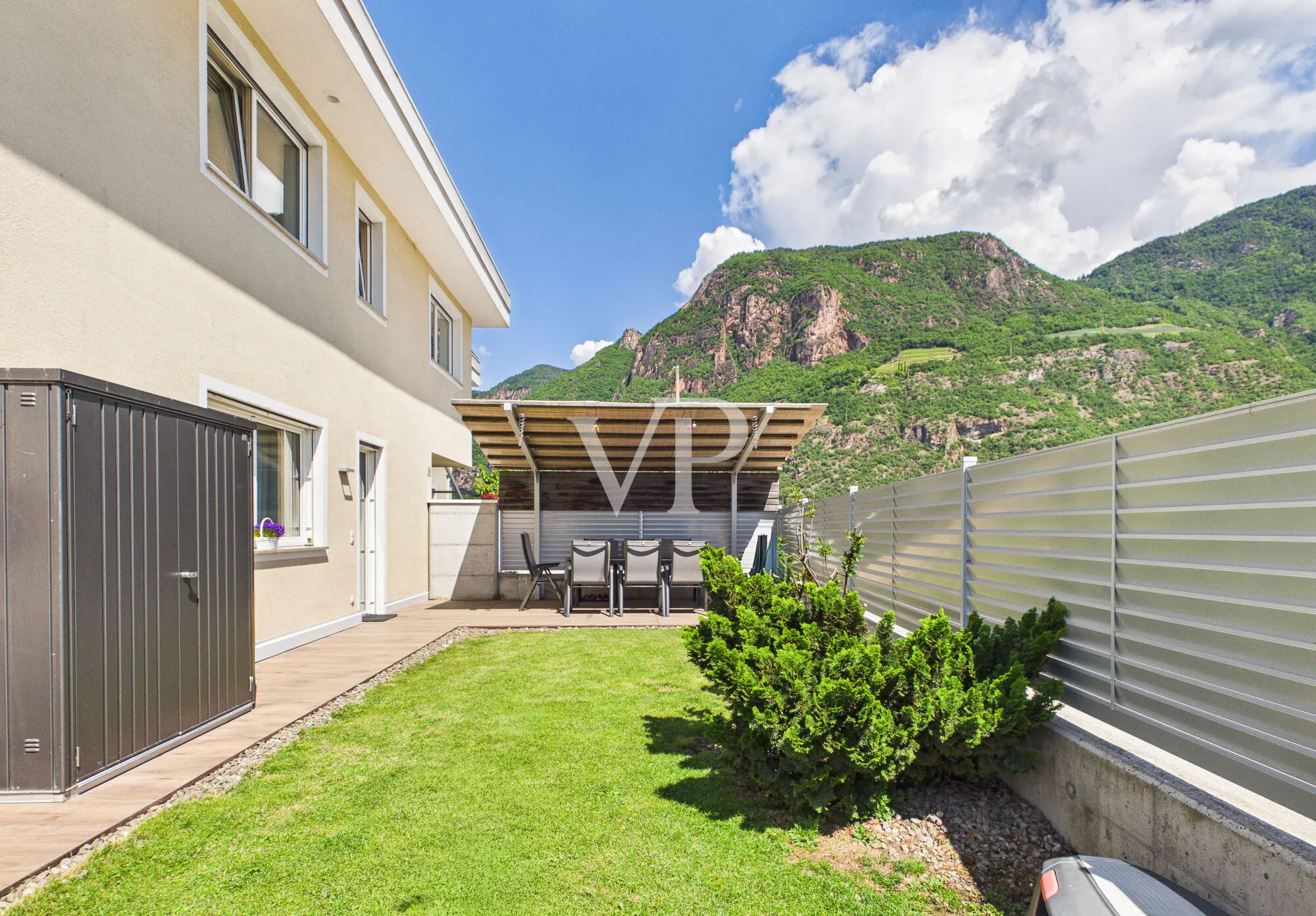 Modern oasis of peace: Elegant terraced villa in a prime location in Gries-Moritzing
