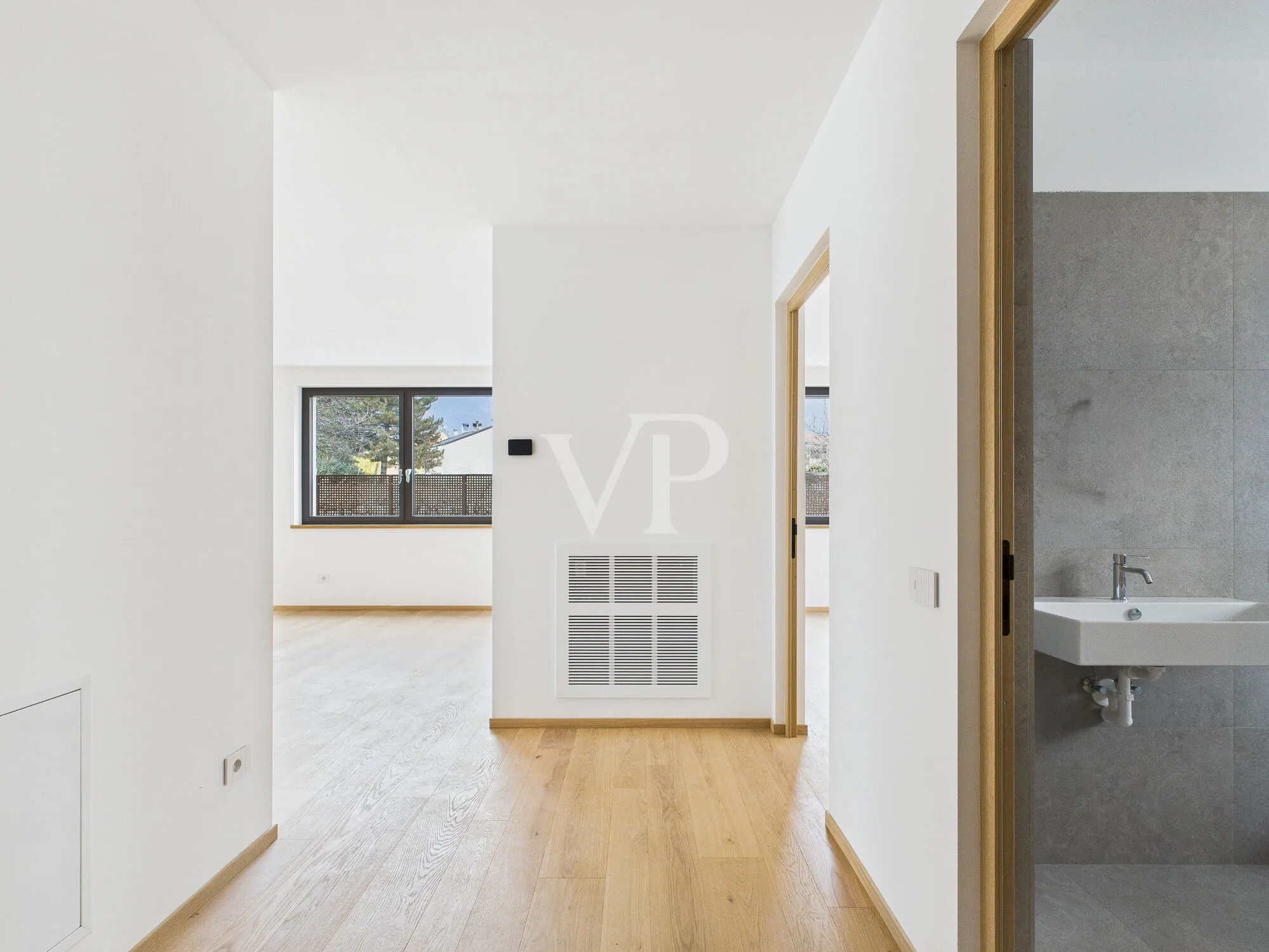 B/1: Moderne und geräumige Vier-Zimmer-Wohnung mit privatem Garten
