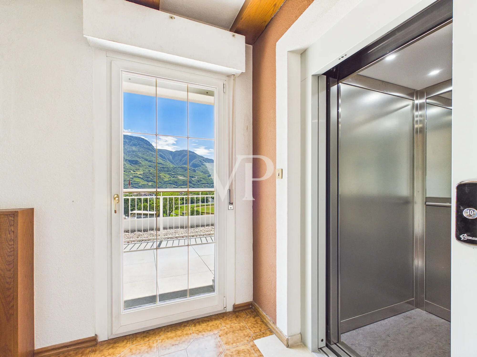 Dove il panorama diventa casa: esclusivo attico al 10° piano