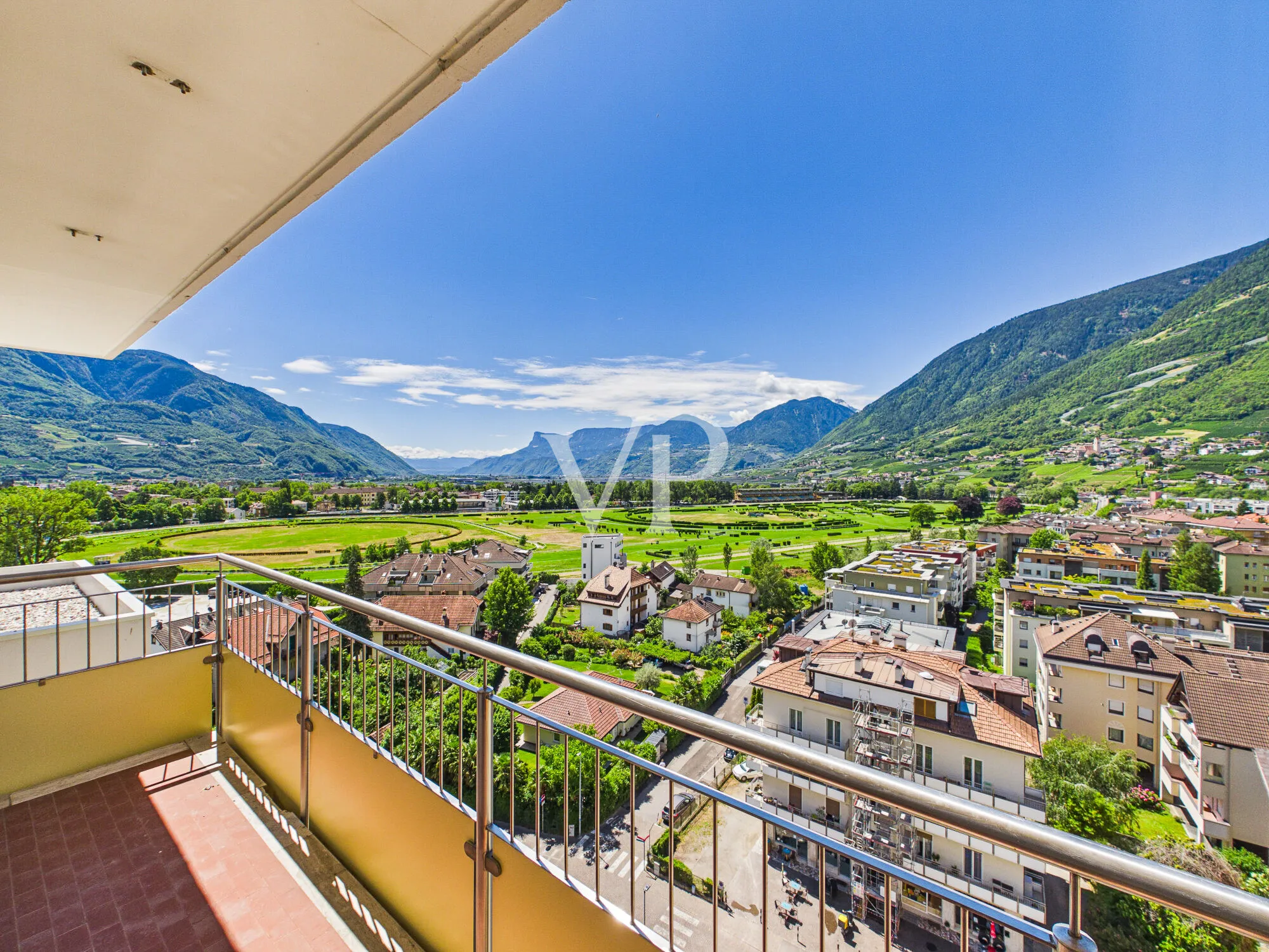 Dove il panorama diventa casa: esclusivo attico al 10° piano