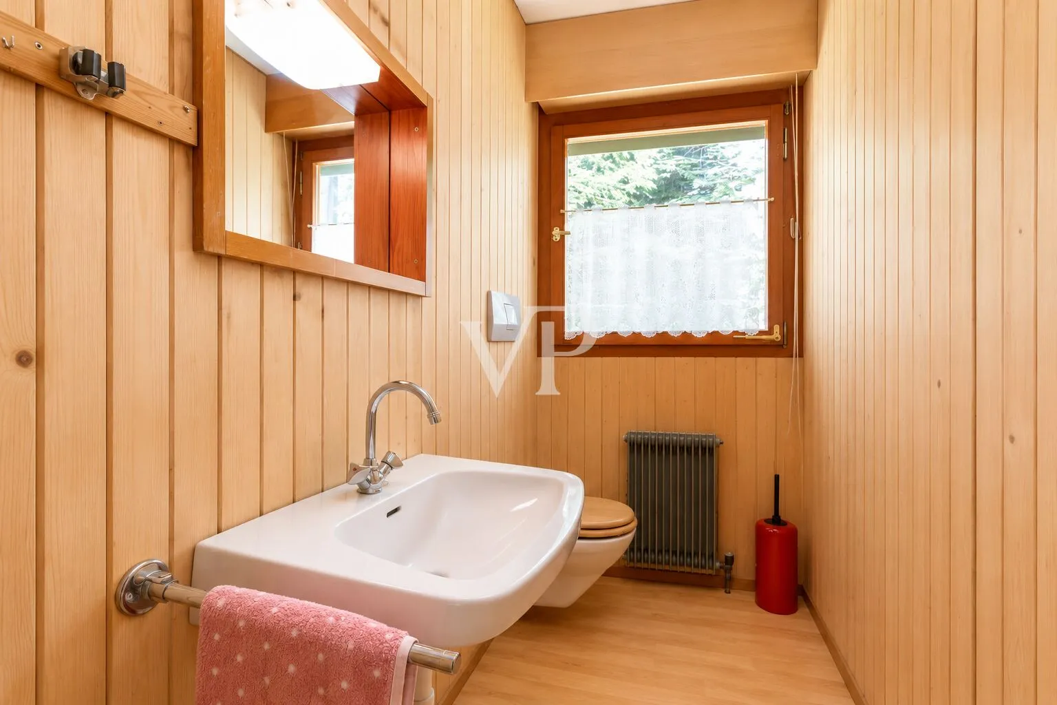 Ein Refugium der Stille: exklusives Chalet auf großzügigem Privatgrundstück