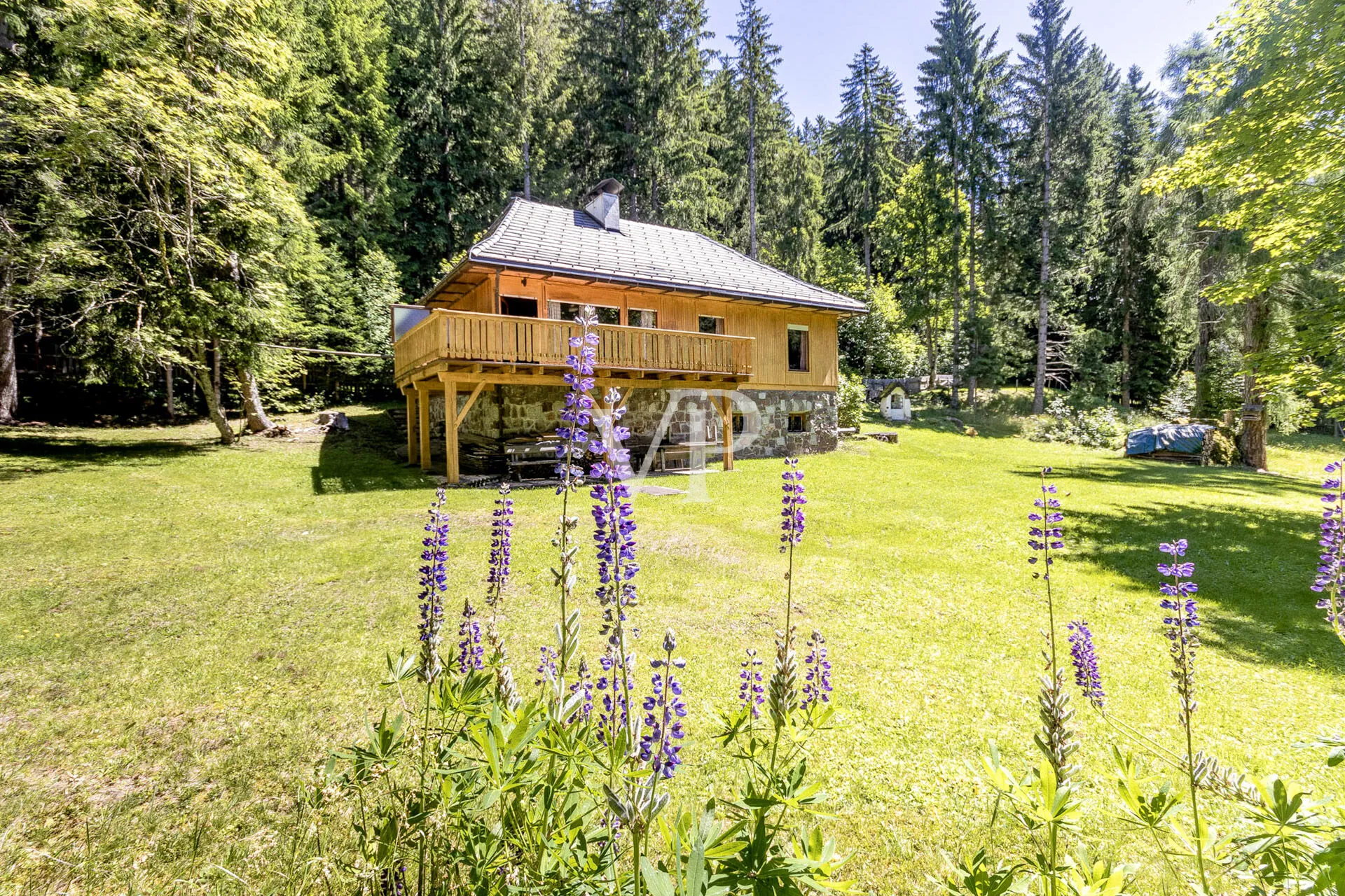 Ein Refugium der Stille: exklusives Chalet auf großzügigem Privatgrundstück