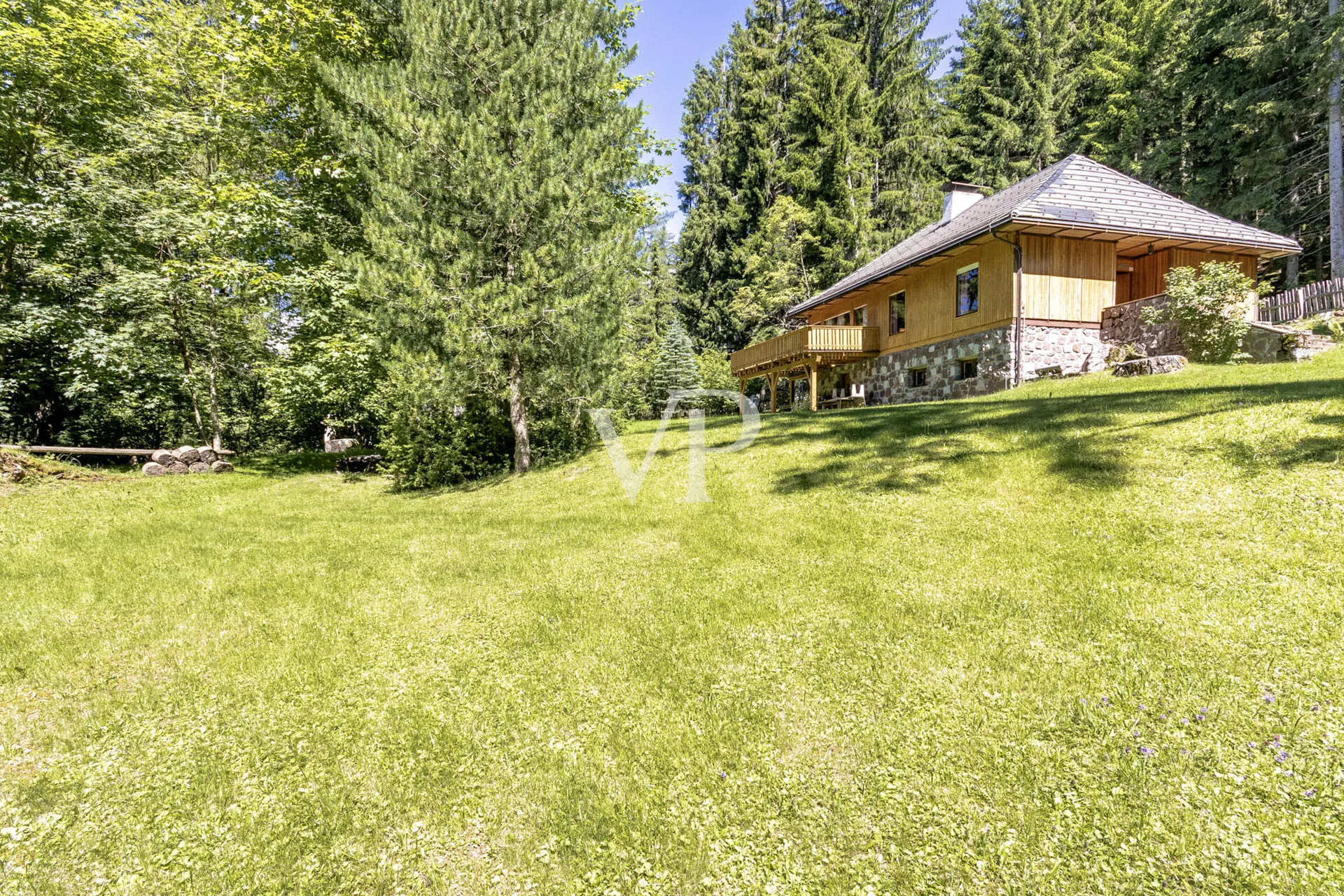Ein Refugium der Stille: exklusives Chalet auf großzügigem Privatgrundstück