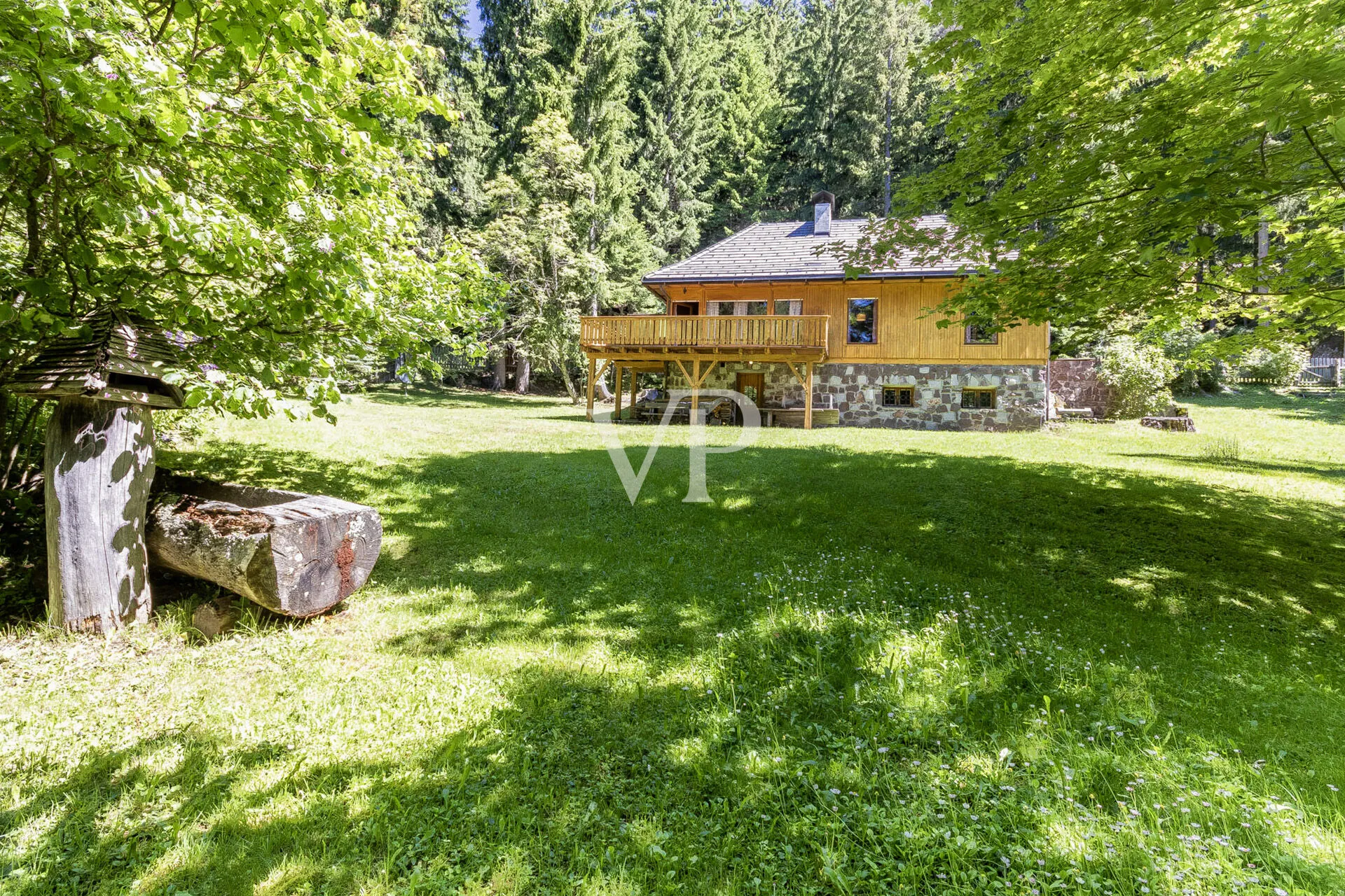Ein Refugium der Stille: exklusives Chalet auf großzügigem Privatgrundstück