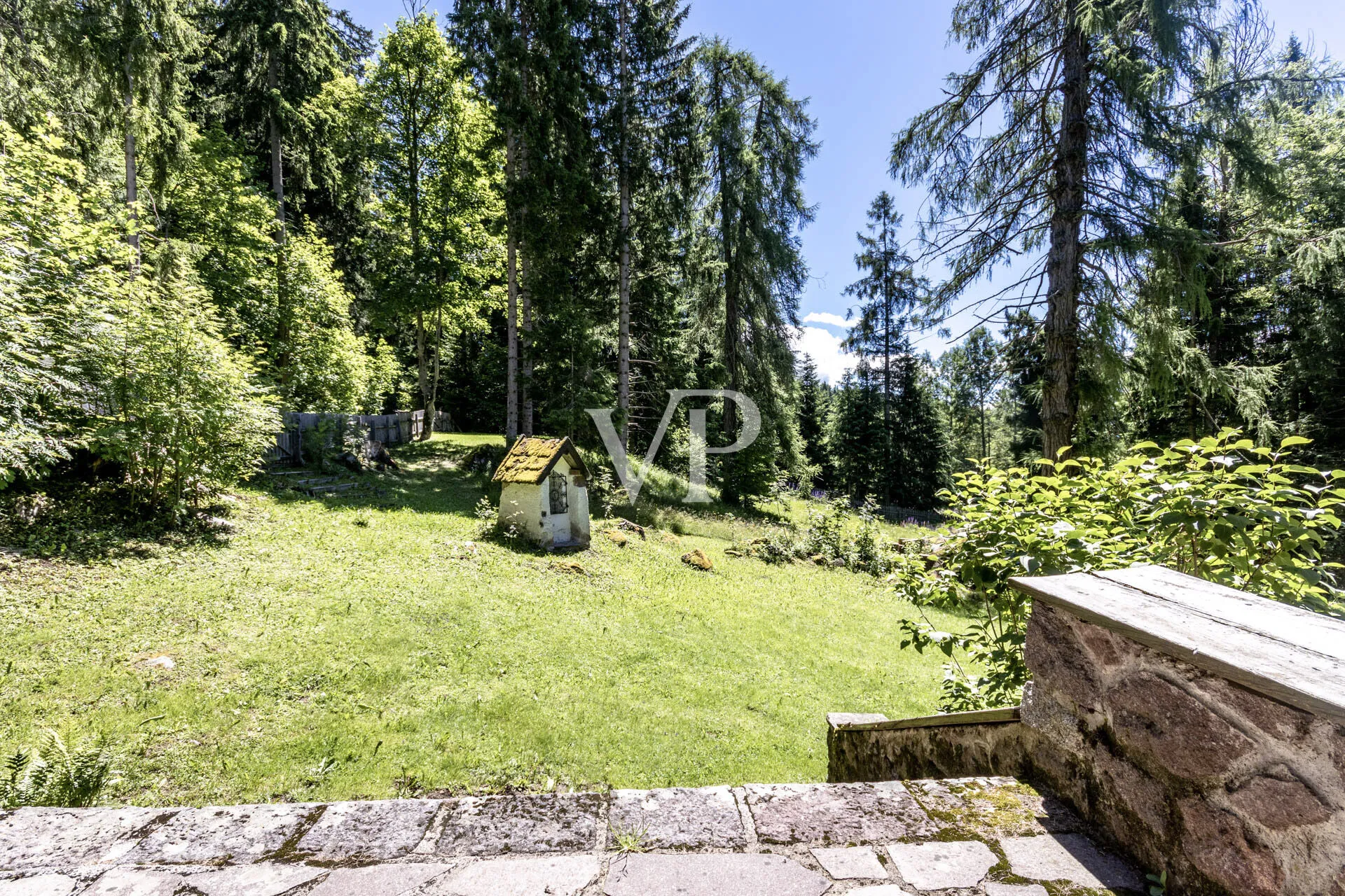 Ein Refugium der Stille: exklusives Chalet auf großzügigem Privatgrundstück