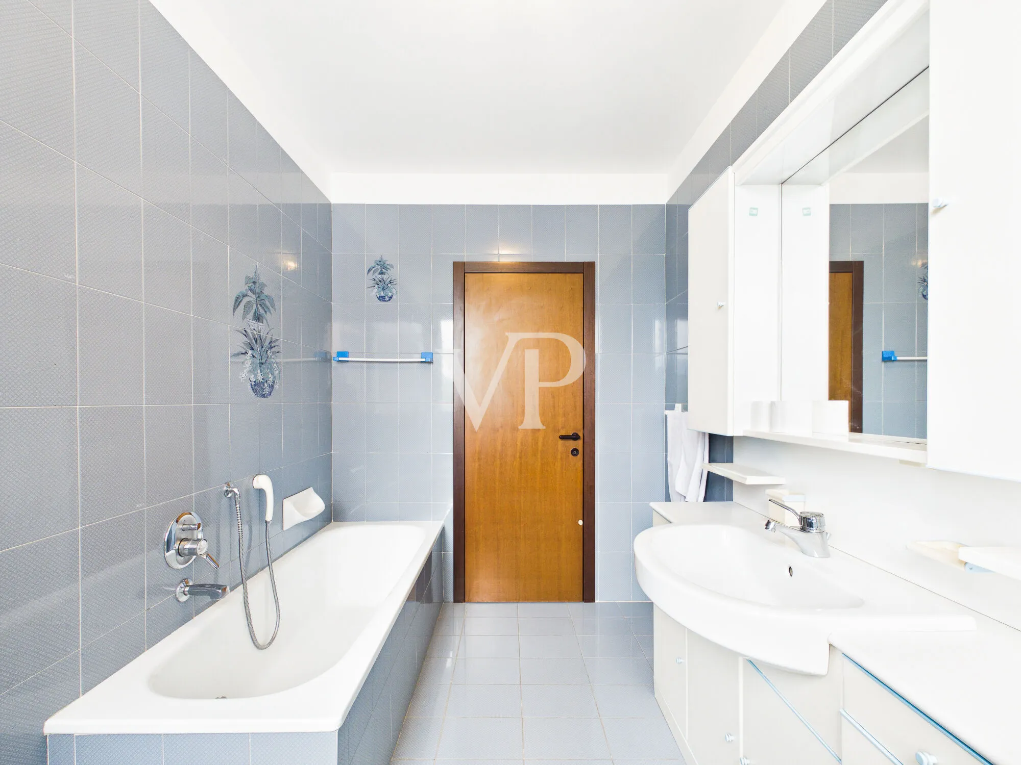 Spacious four-room apartment with a terrace and garage in a quiet, inland location