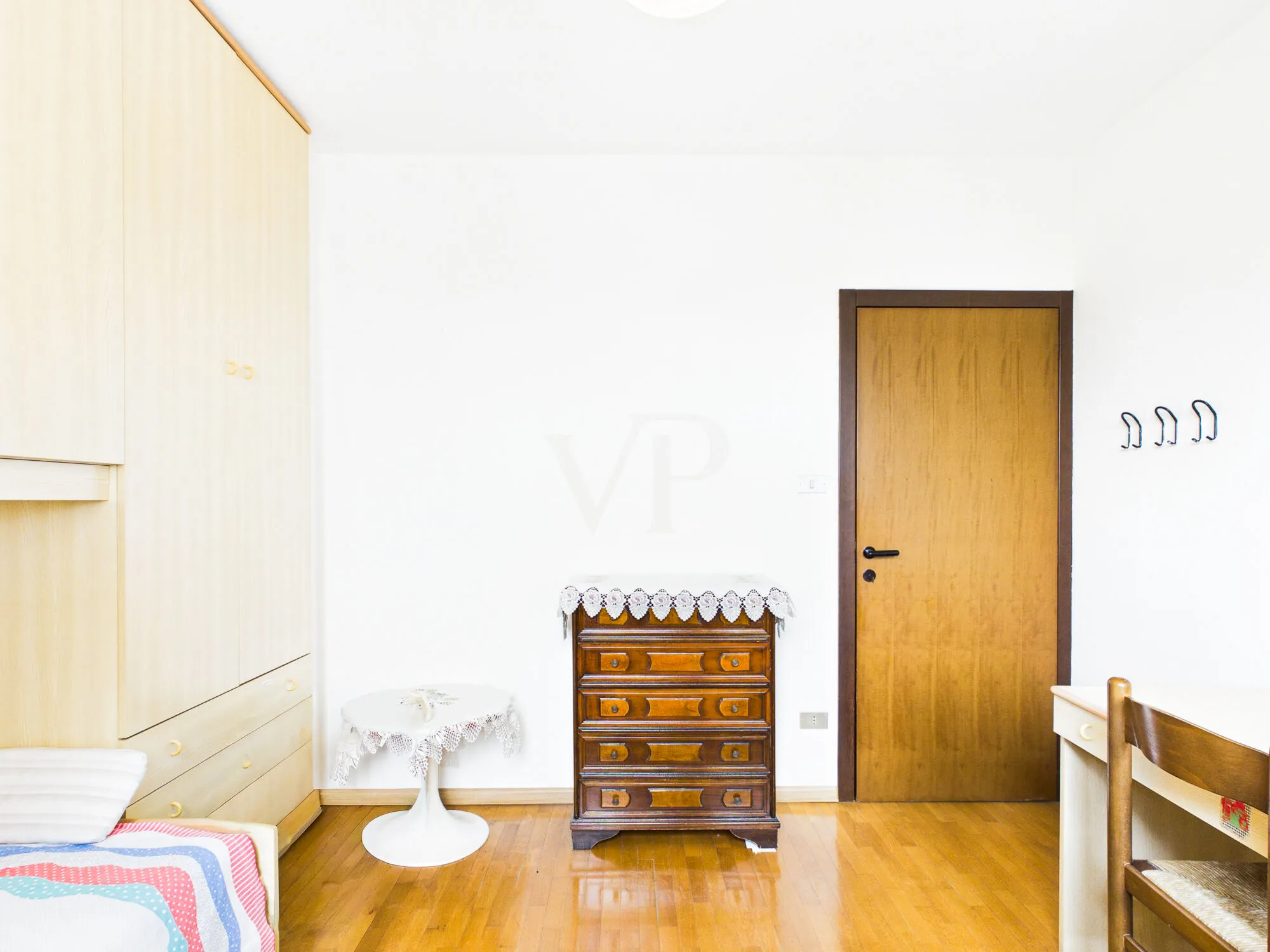 Spacious four-room apartment with a terrace and garage in a quiet, inland location