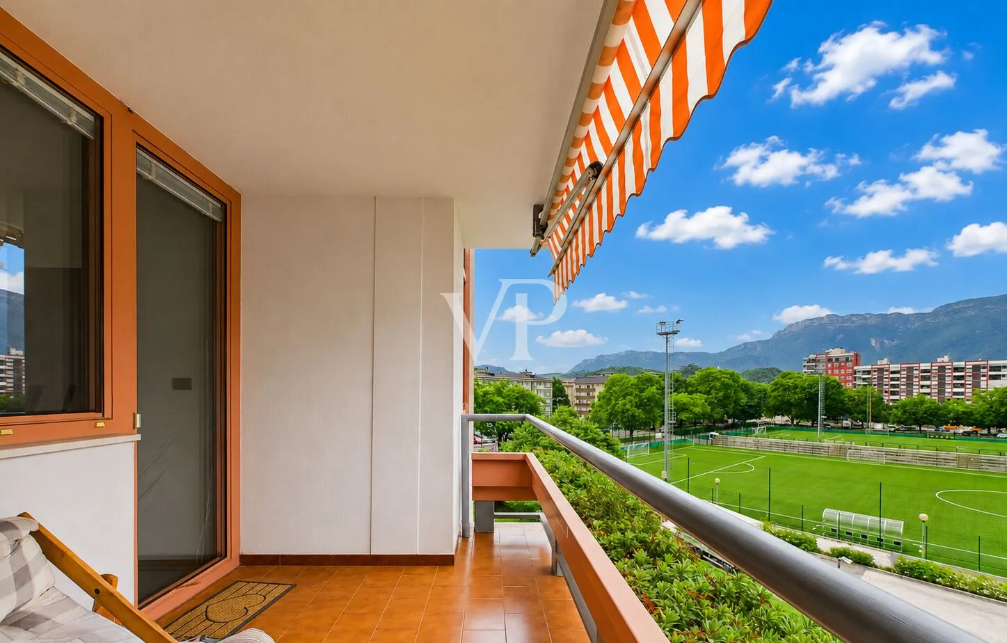Spacious four-room apartment with a terrace and garage in a quiet, inland location