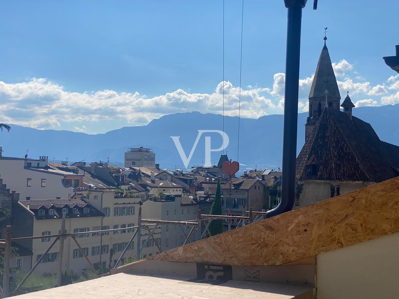 Appartement attique premium avec vue panoramique au cœur de Bolzano