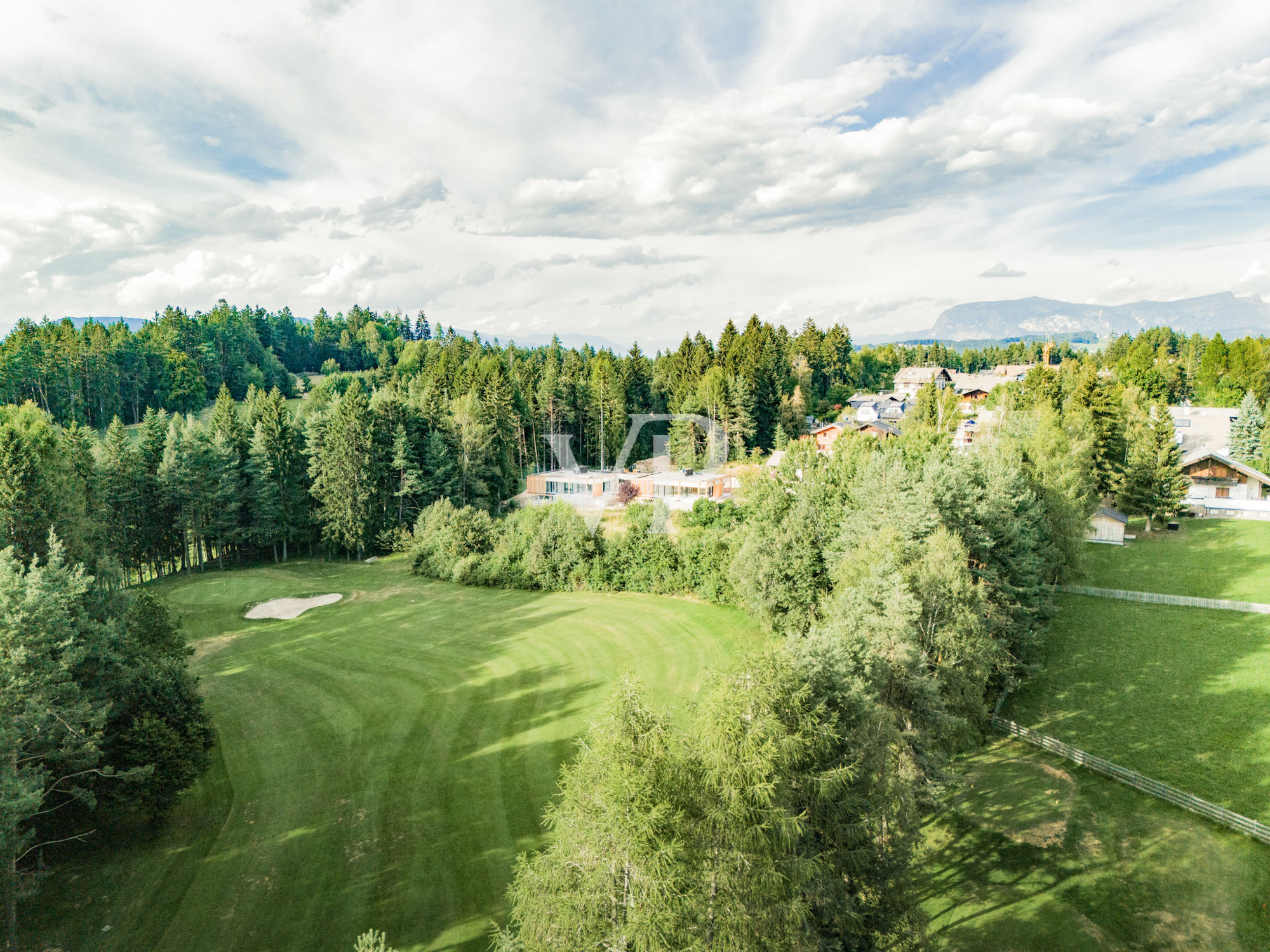 Chalet in stile alpino, direttamente sul campo da golf di Petersberg