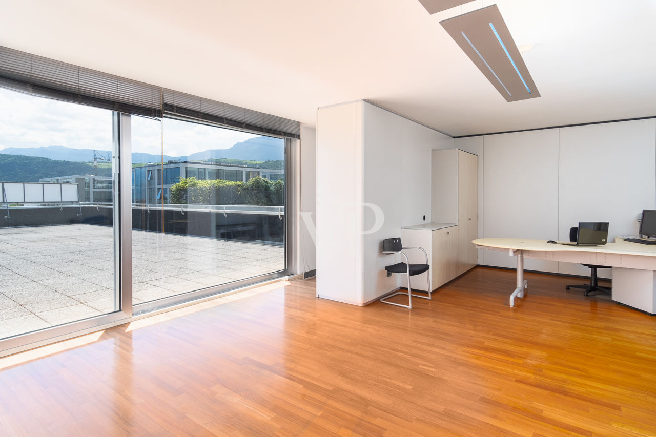 Penthouse-Büro mit großer Dachterrasse und nennenswerter Kubatur