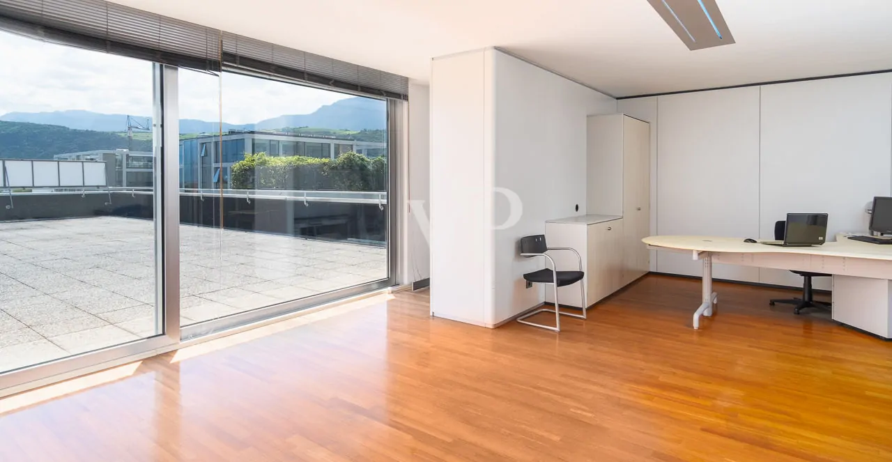Penthouse-Büro mit großer Dachterrasse und nennenswerter Kubatur