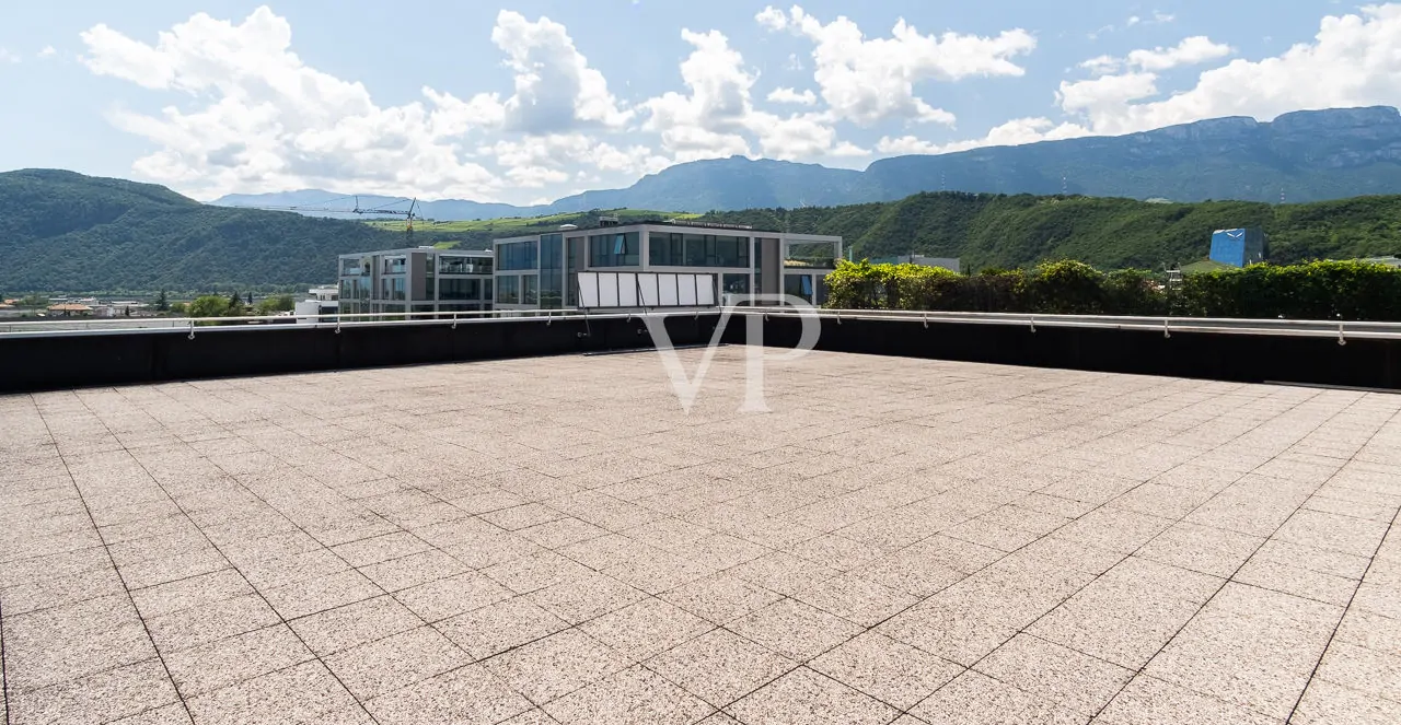 Penthouse-Büro mit großer Dachterrasse und nennenswerter Kubatur