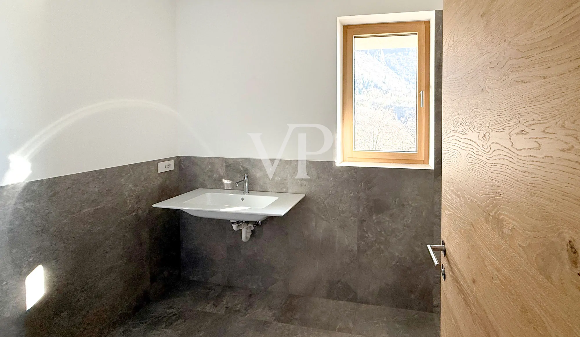 Elegante Reihenvilla mit Blick ins Grüne.