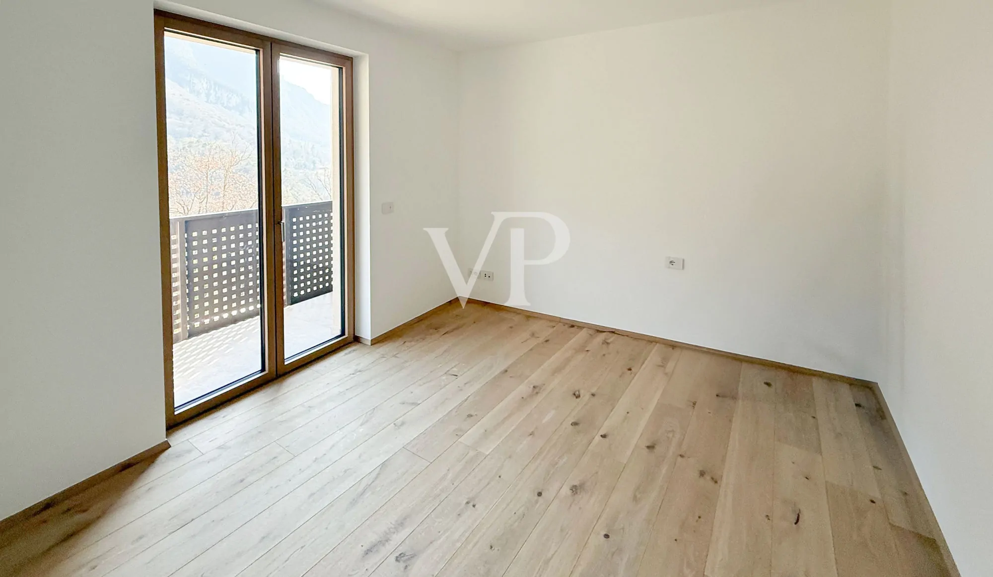 Elegante Reihenvilla mit Blick ins Grüne.