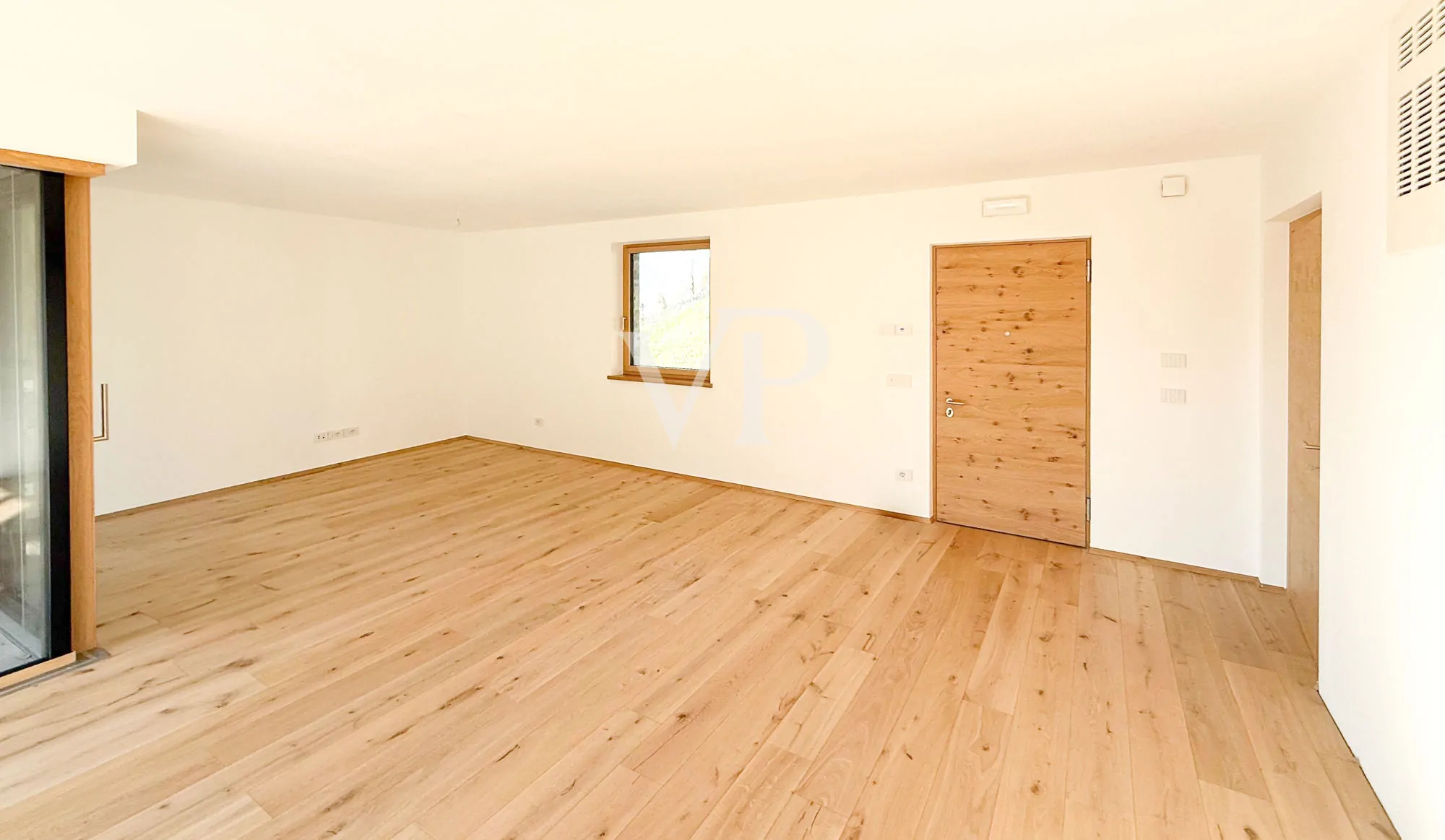 Elegante Reihenvilla mit Blick ins Grüne.