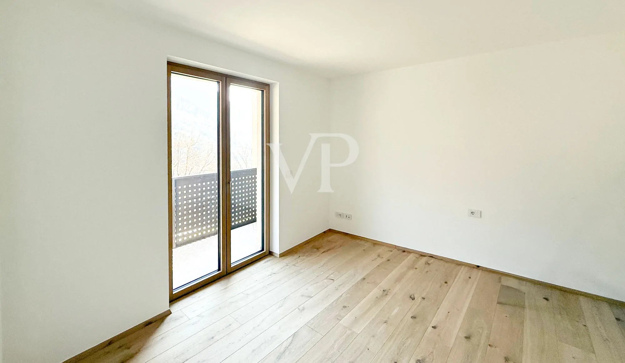 Elegante Reihenvilla mit Blick ins Grüne.