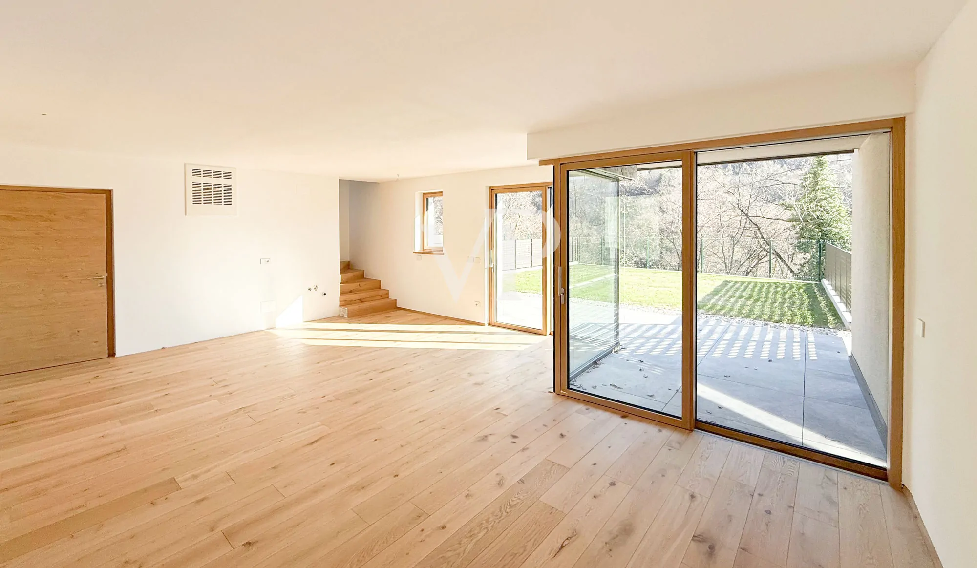 Elegante Reihenvilla mit Blick ins Grüne.