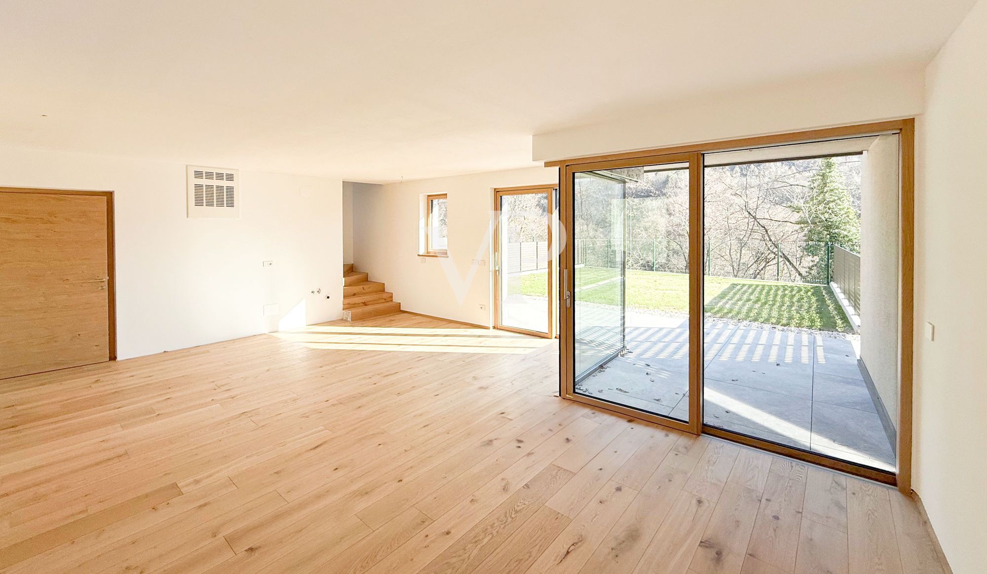 Elegante Reihenvilla mit Blick ins Grüne.