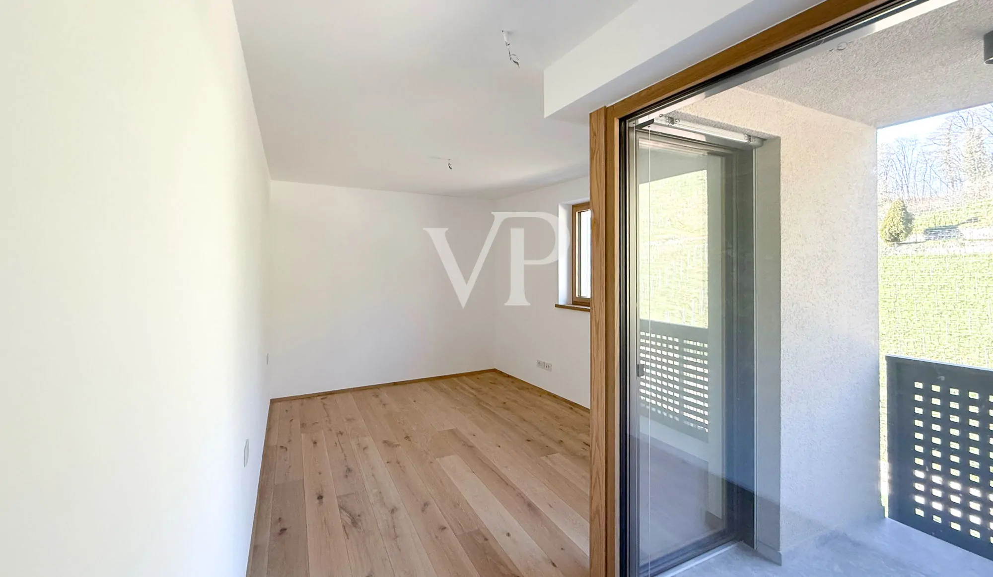 Elegante Reihenvilla mit Blick ins Grüne.