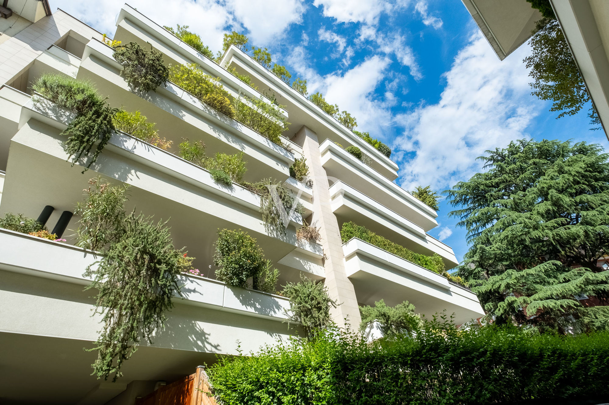 Appartement de trois pièces raffiné avec terrasse dans un contexte recherché