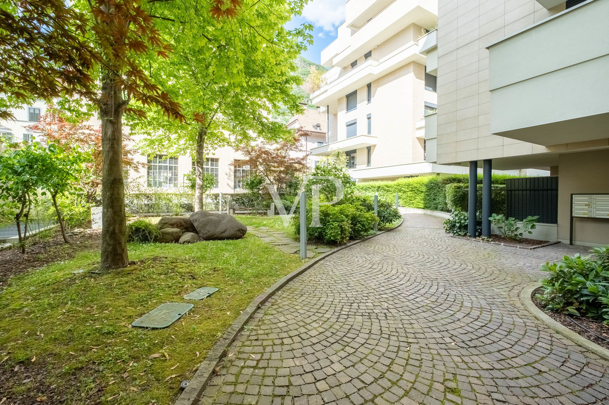 Appartement de trois pièces raffiné avec terrasse dans un contexte recherché