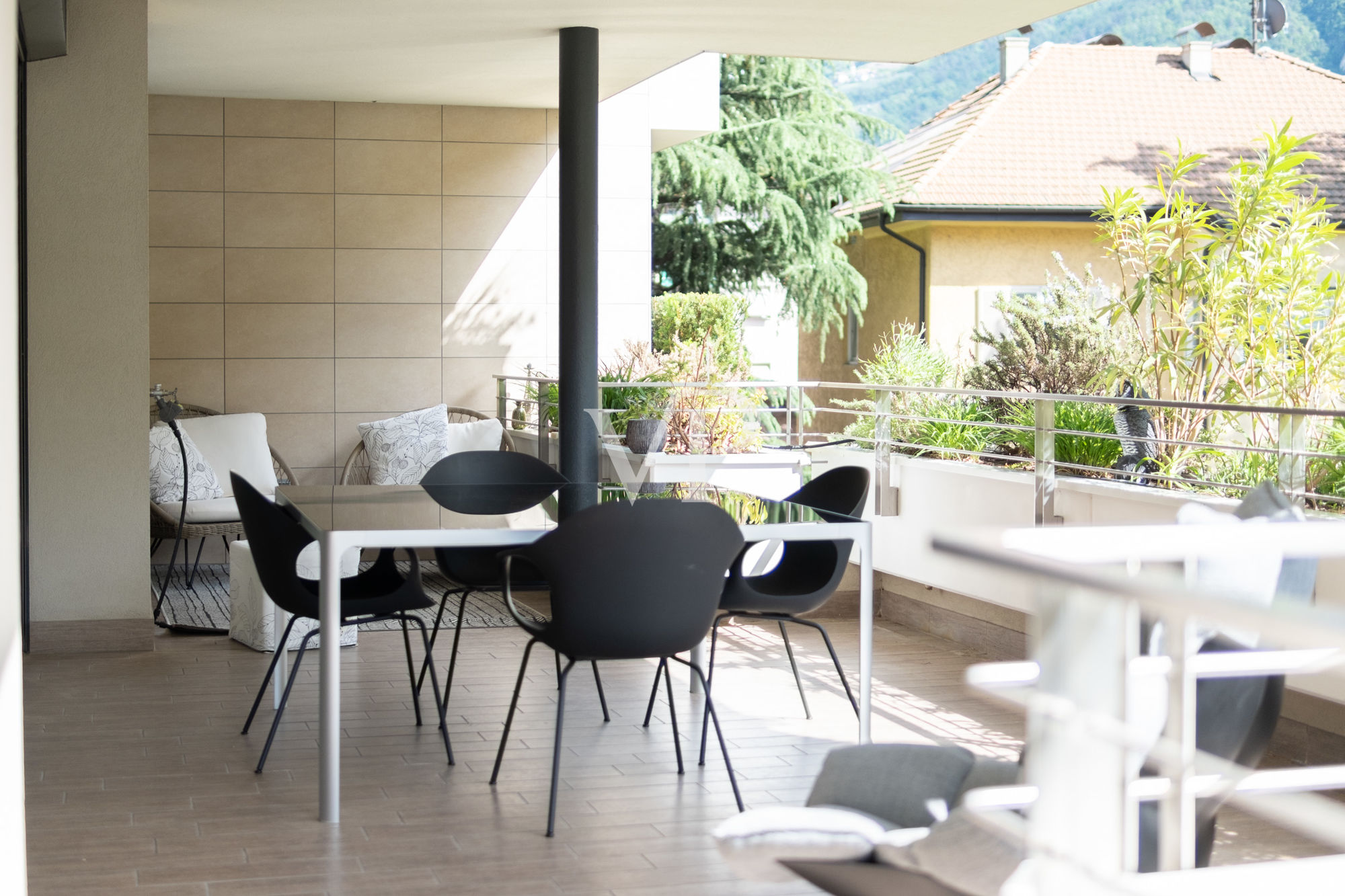 Appartement de trois pièces raffiné avec terrasse dans un contexte recherché