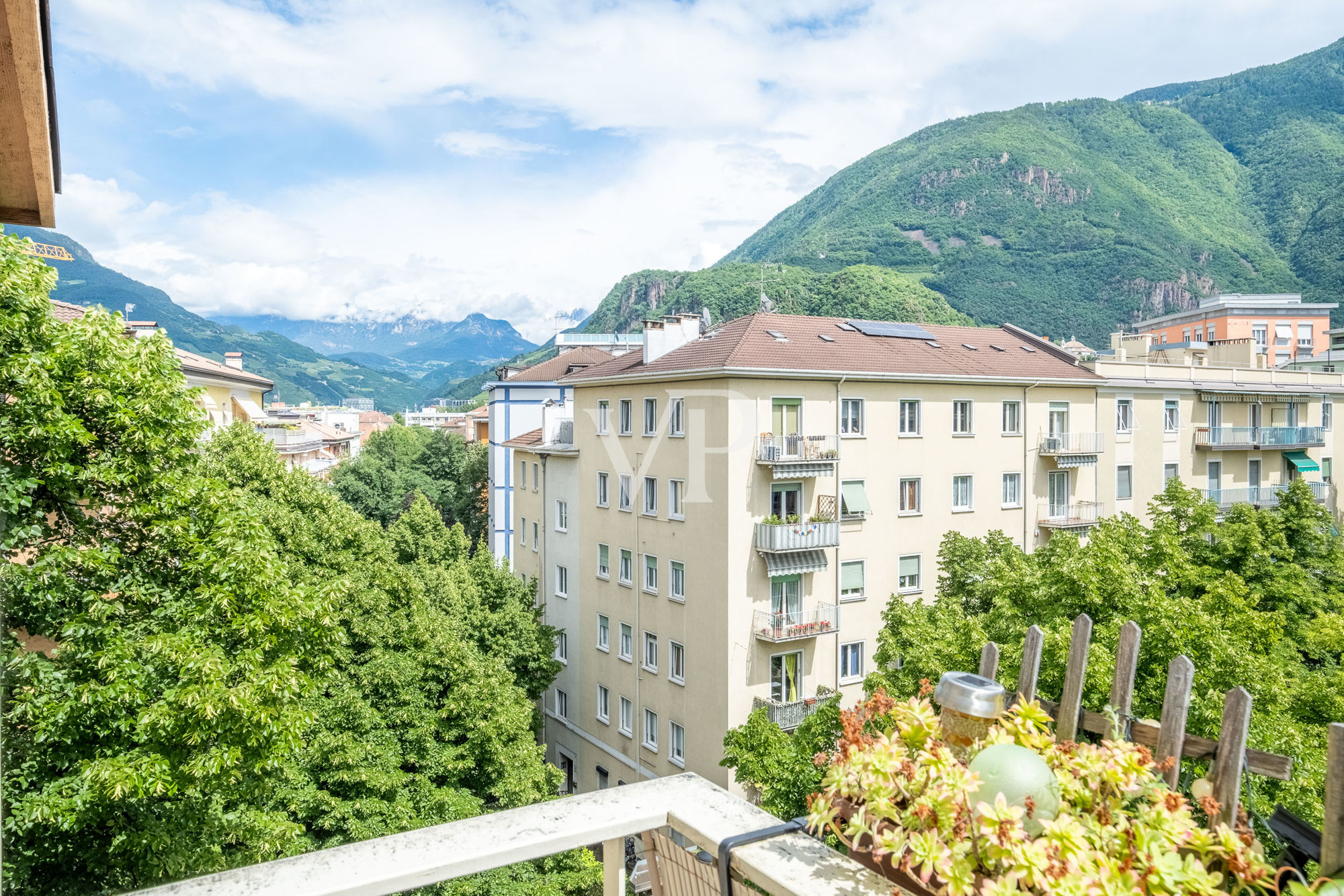 Helle, vor Kurzem renovierte Wohnung im letzten Stock