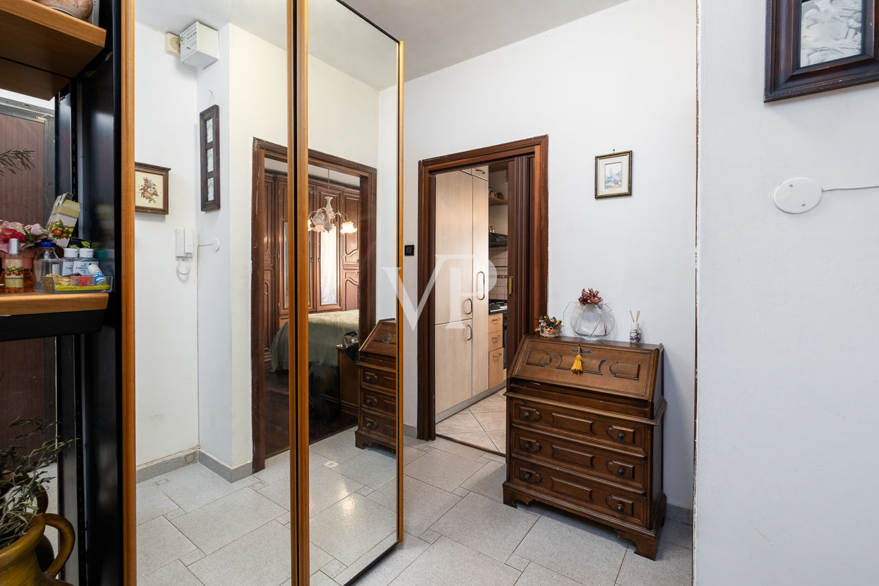 Appartement de trois pièces à rénover à via Bassano del Grappa