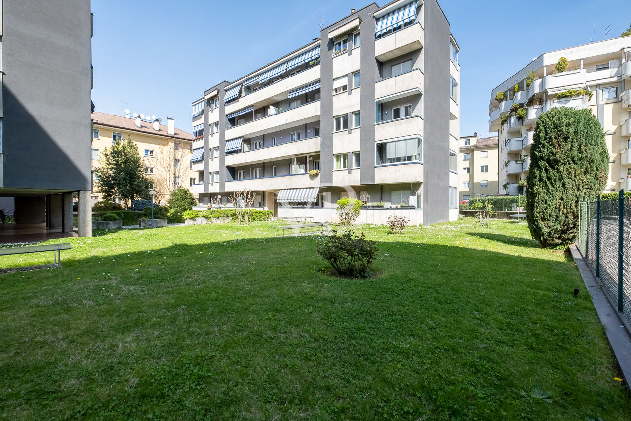 Three-room apartment for renovation on Bassano del Grappa street