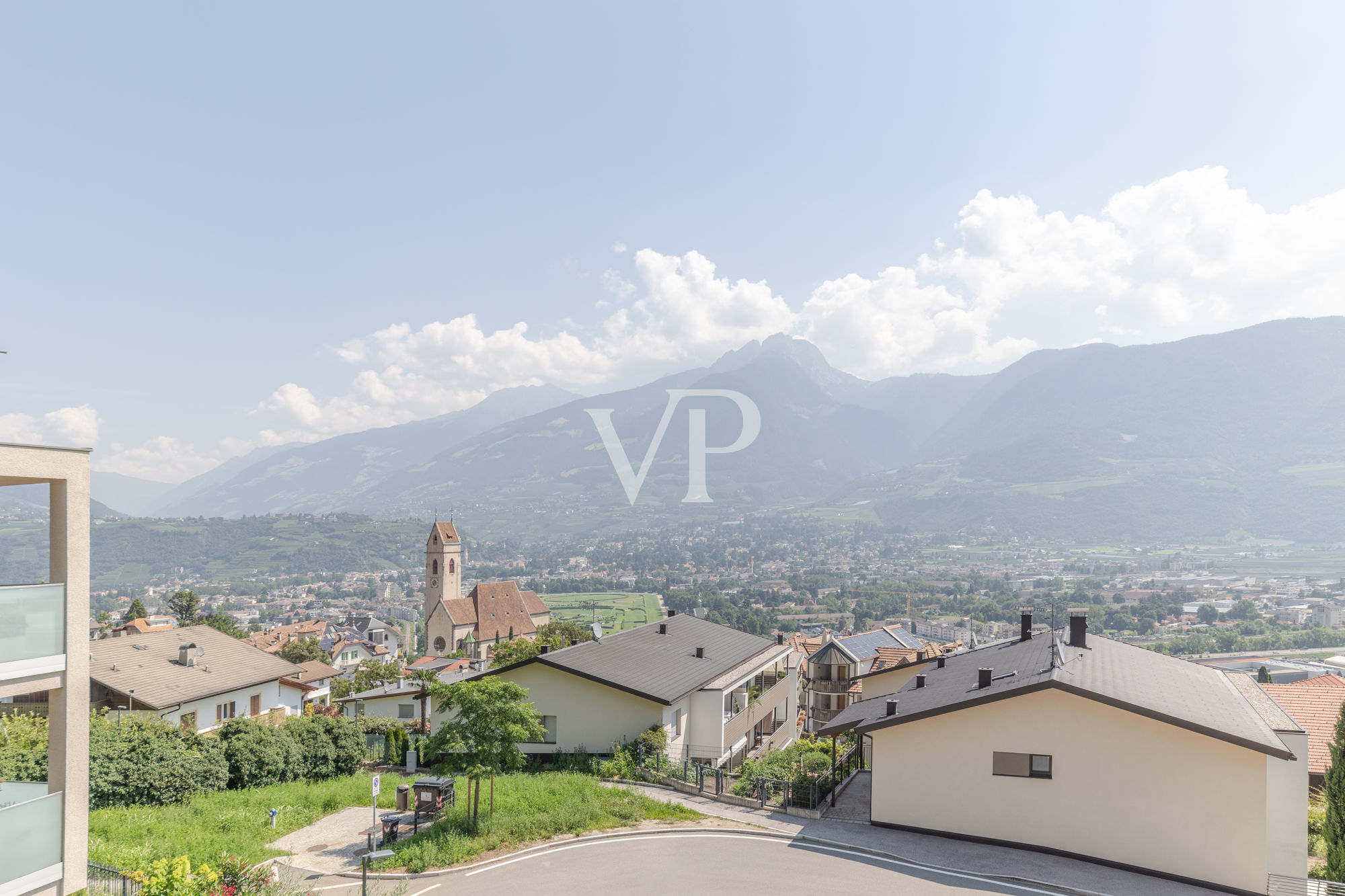 Appartamento moderno con ampia terrazza e vista panoramica