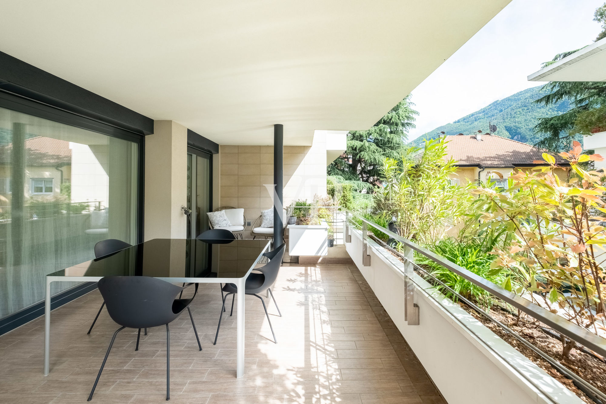 Raffinierte Fünf-Zimmerwohnung mit Terrasse in begehrter Lage